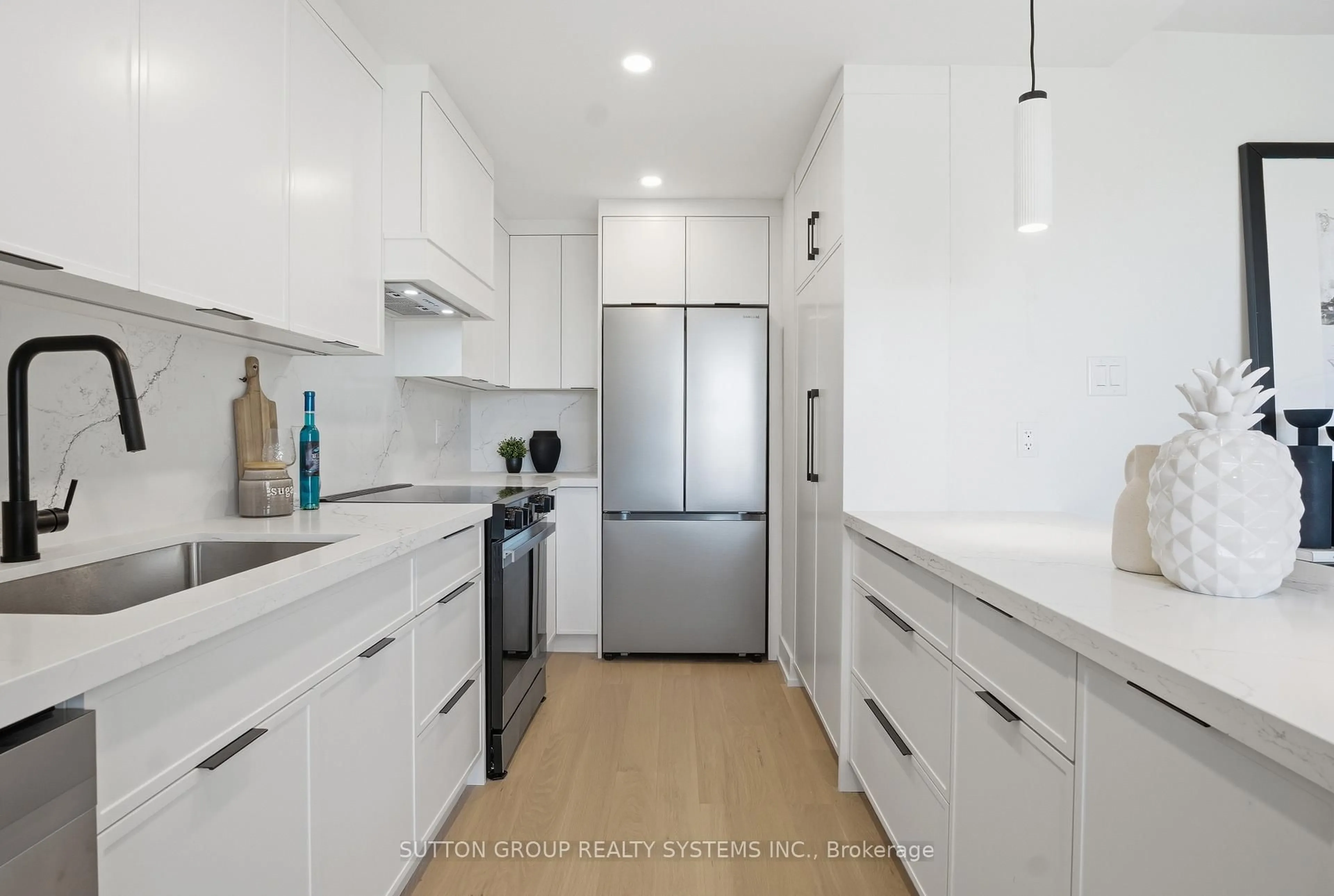 Contemporary kitchen, unknown for 45 Southport St #911, Toronto Ontario M6S 3N5
