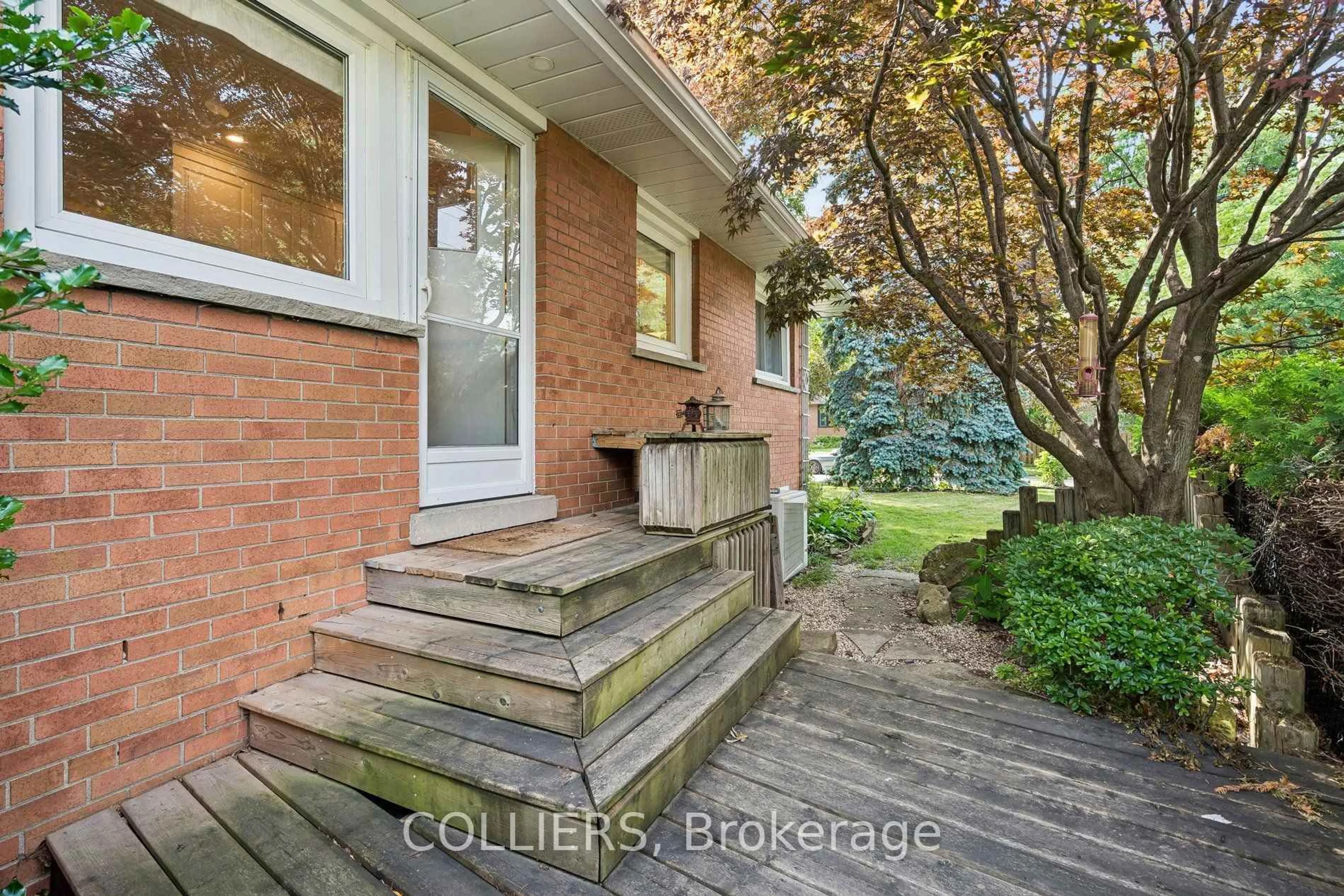 Unknown for 1602 Carletta Dr, Mississauga Ontario L4X 1E5