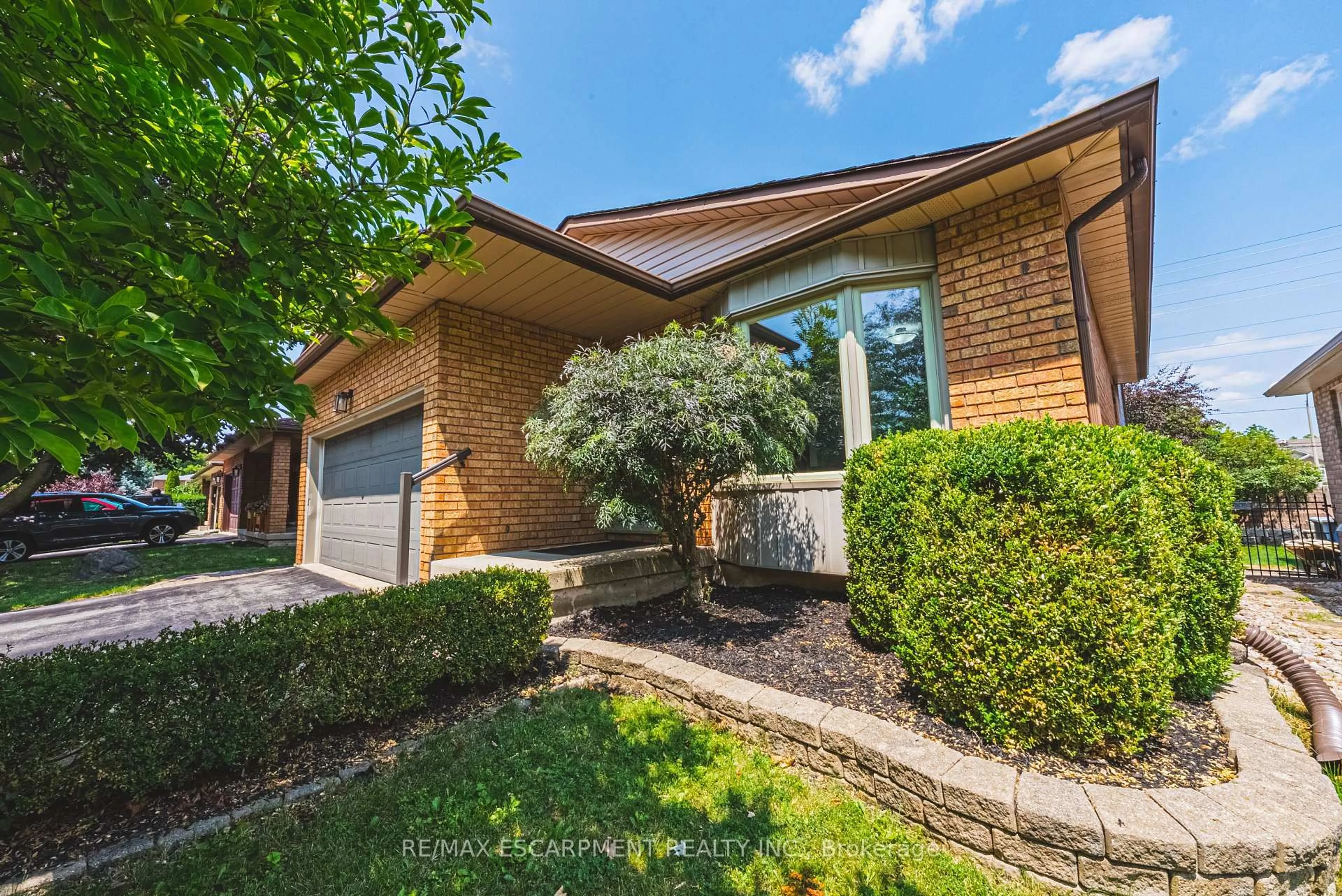 Home with brick exterior material, street for 2206 Donald Rd, Burlington Ontario L7M 3R9