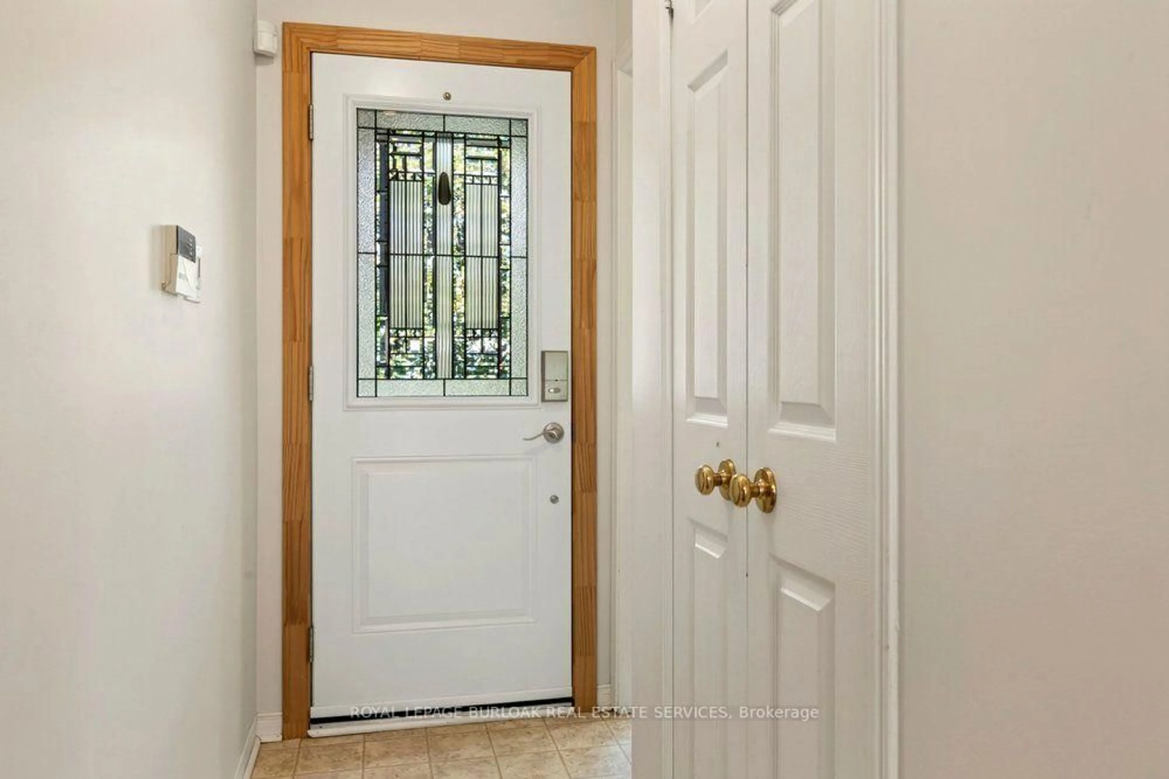 Indoor entryway for 2915 Headon Forest Dr #47, Burlington Ontario L7M 3Z6