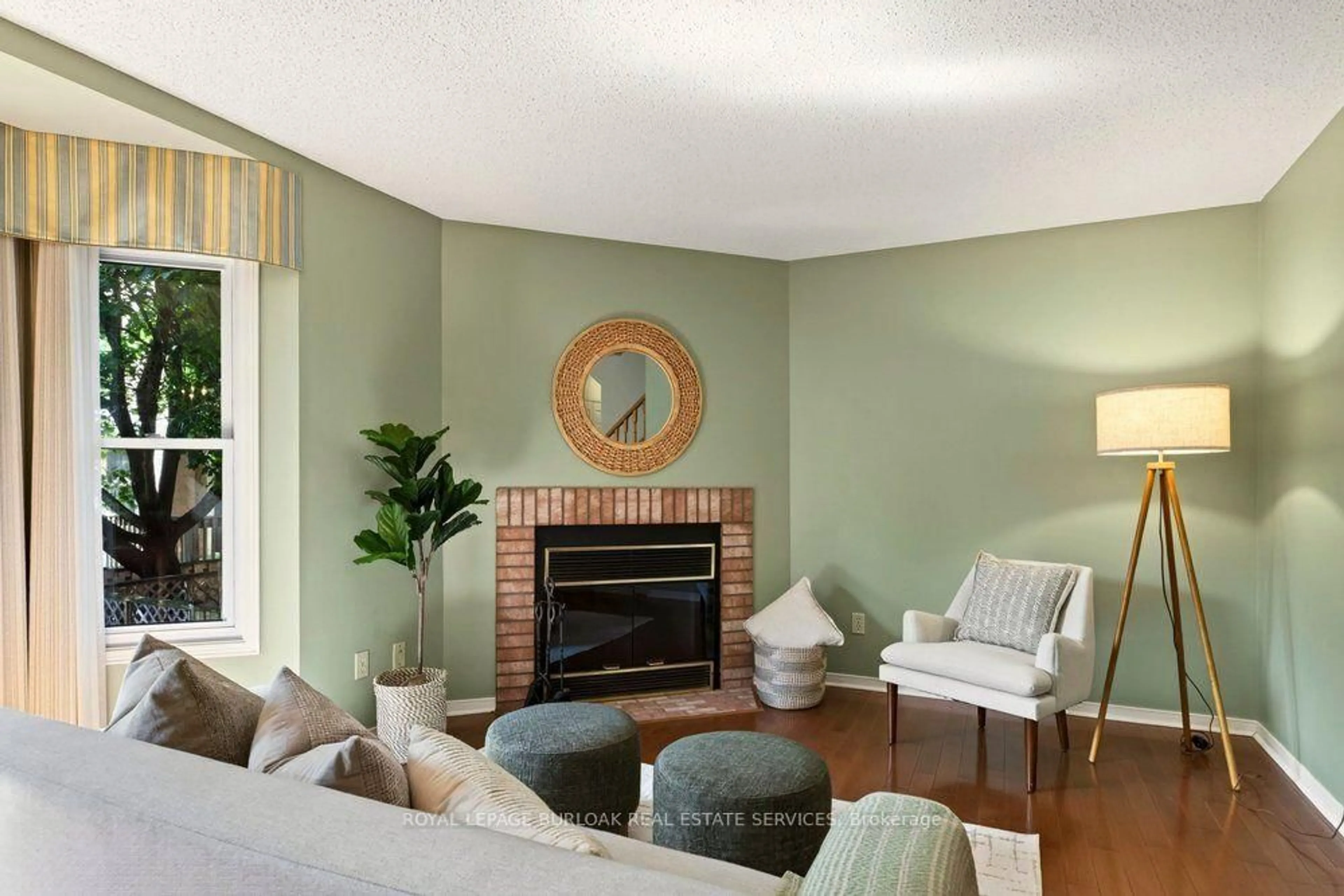 Living room with furniture, unknown for 2915 Headon Forest Dr #47, Burlington Ontario L7M 3Z6