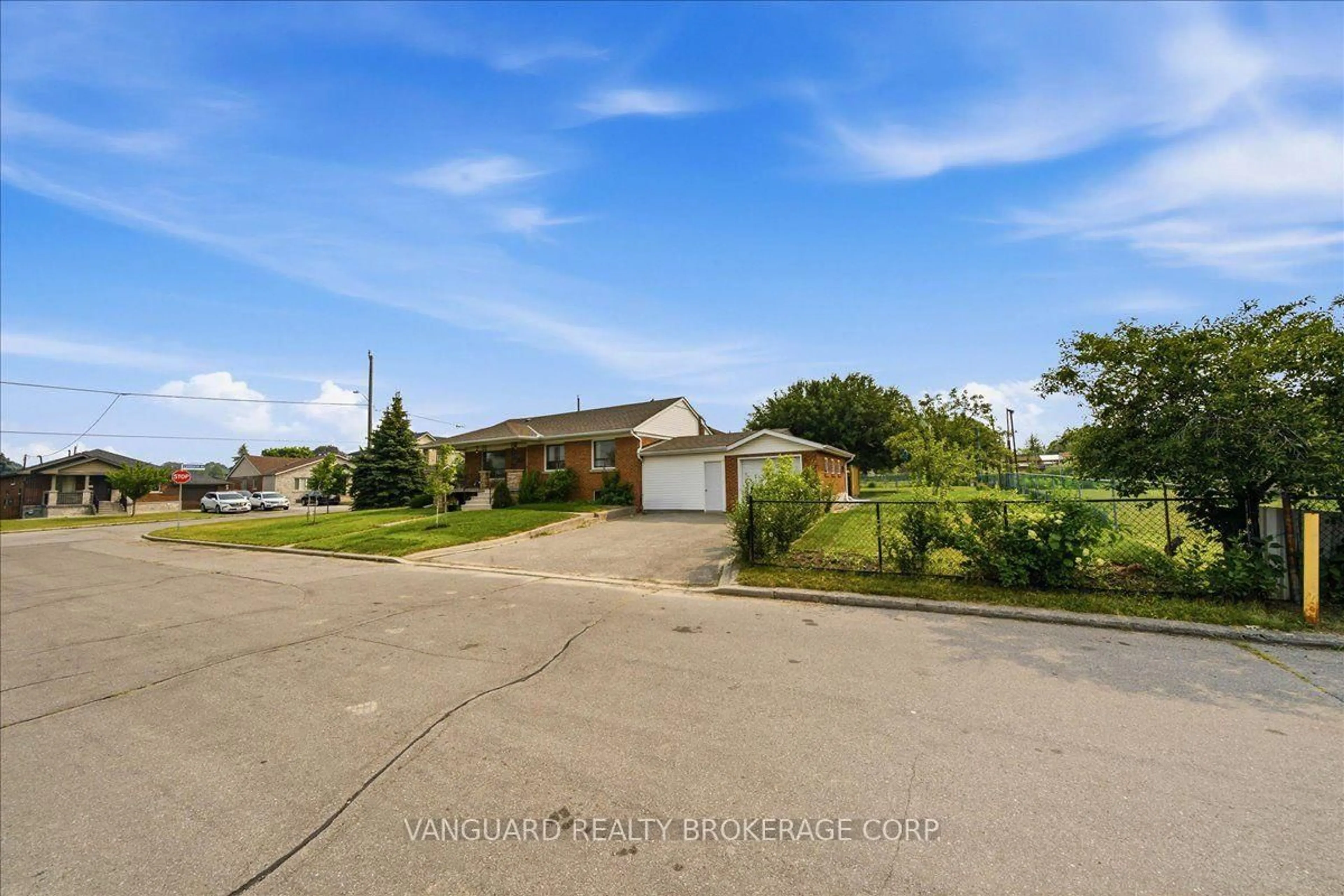 A pic from outside/outdoor area/front of a property/back of a property/a pic from drone, street for 39 Camborne Ave, Toronto Ontario M3M 2P9