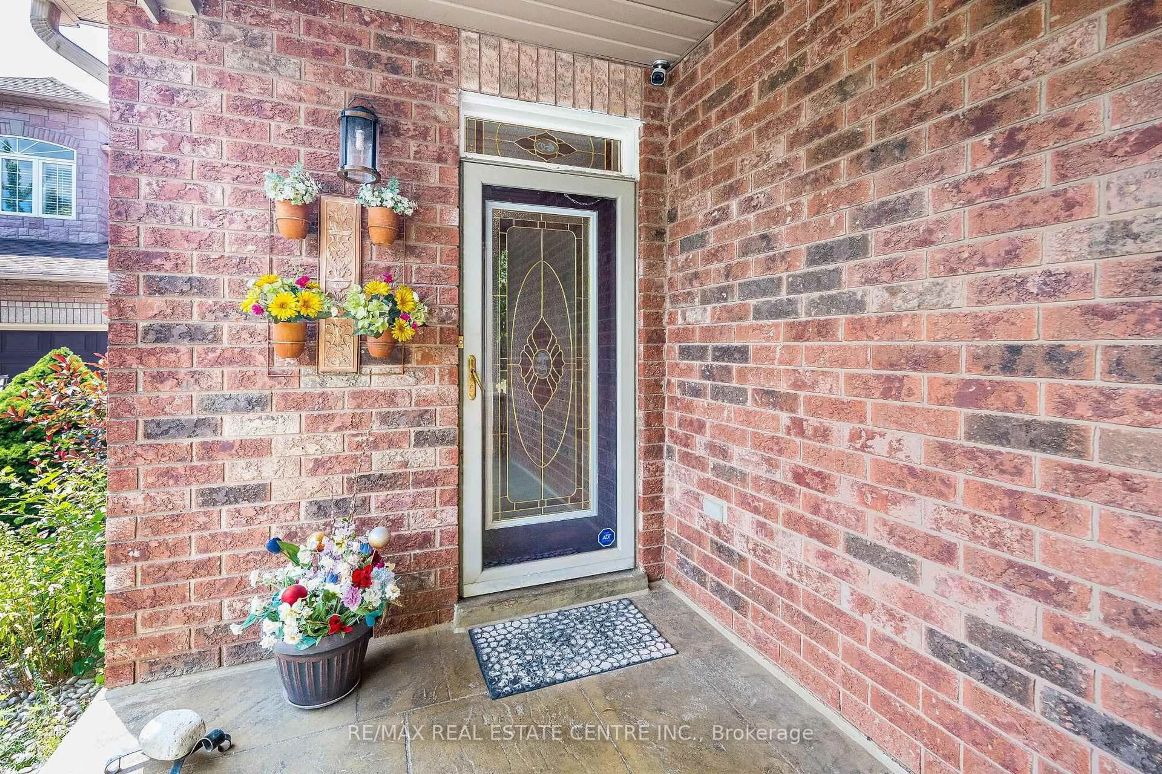 Indoor entryway for 26 Ballyduff Pl, Brampton Ontario L7A 1W6