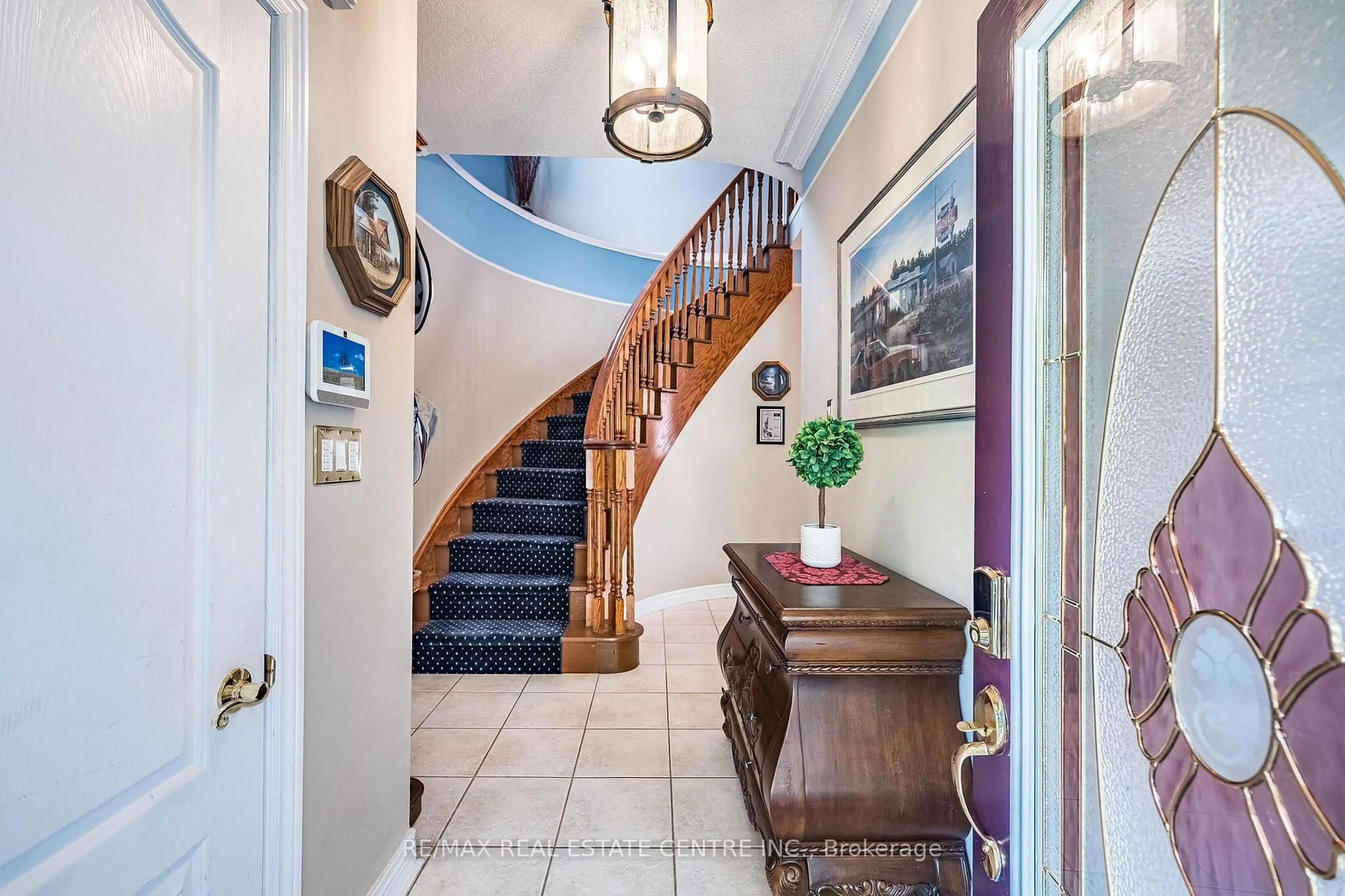 Indoor foyer for 26 Ballyduff Pl, Brampton Ontario L7A 1W6