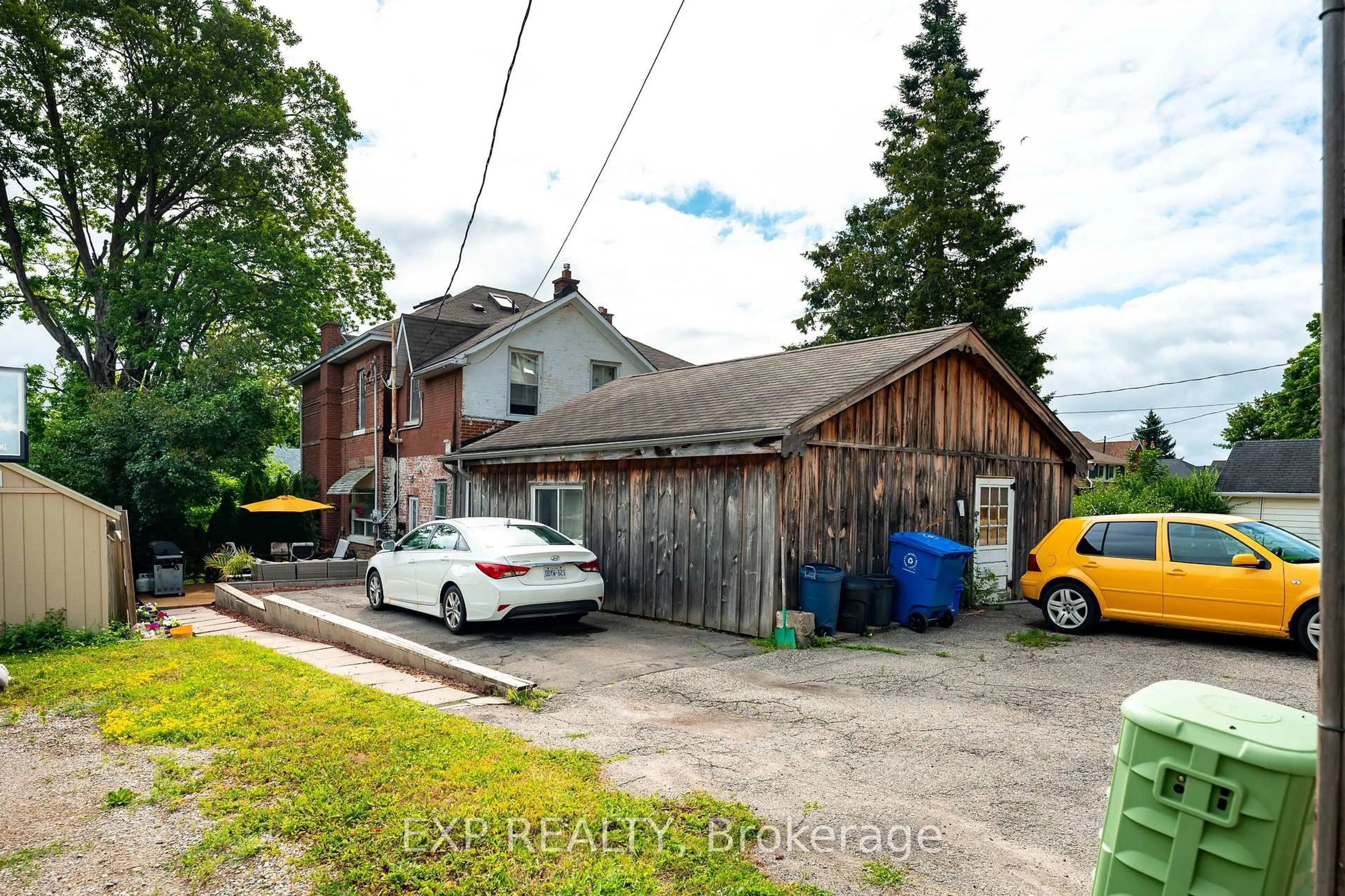 A pic from outside/outdoor area/front of a property/back of a property/a pic from drone, street for 48 First St, Orangeville Ontario L9W 2E2