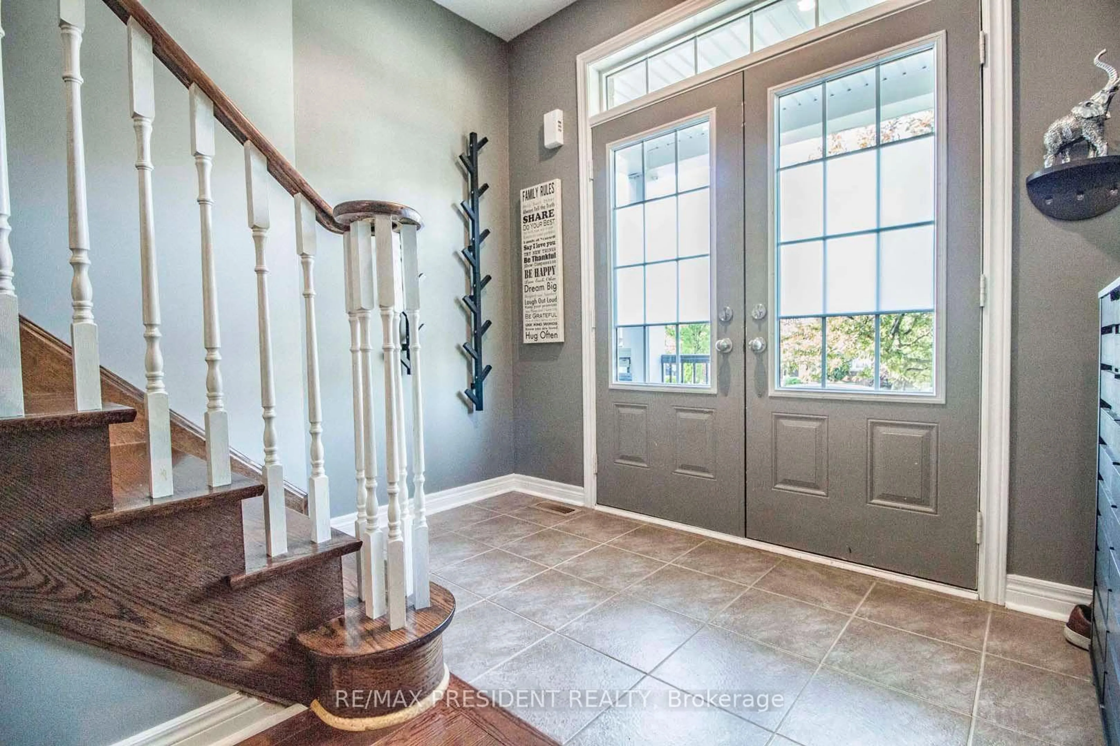 Indoor entryway for 44 Robitaille Dr, Brampton Ontario L6R 0H6