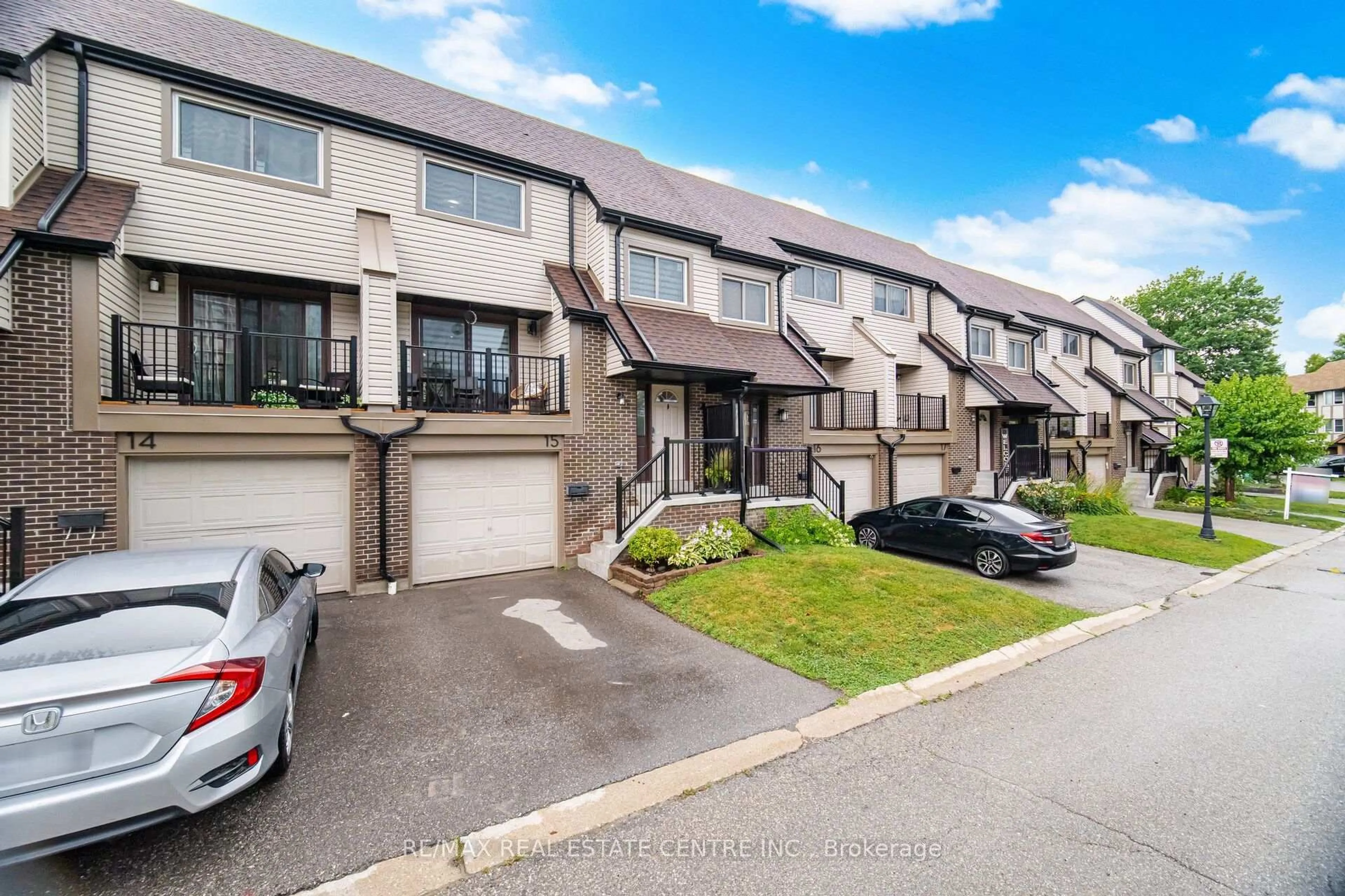 A pic from outside/outdoor area/front of a property/back of a property/a pic from drone, street for 6780 Formentera Ave #15, Mississauga Ontario L5N 2L1