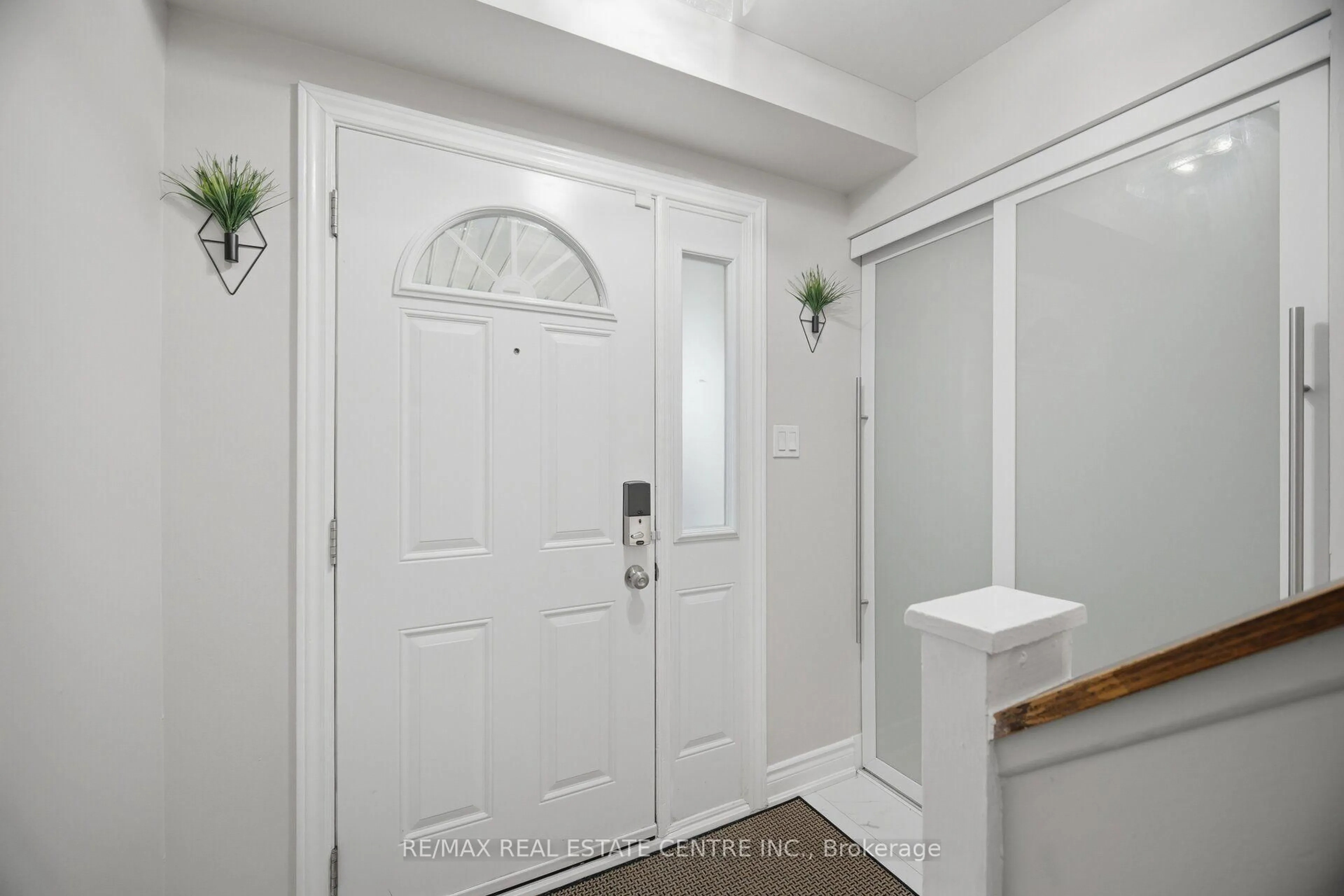Indoor entryway for 6780 Formentera Ave #15, Mississauga Ontario L5N 2L1