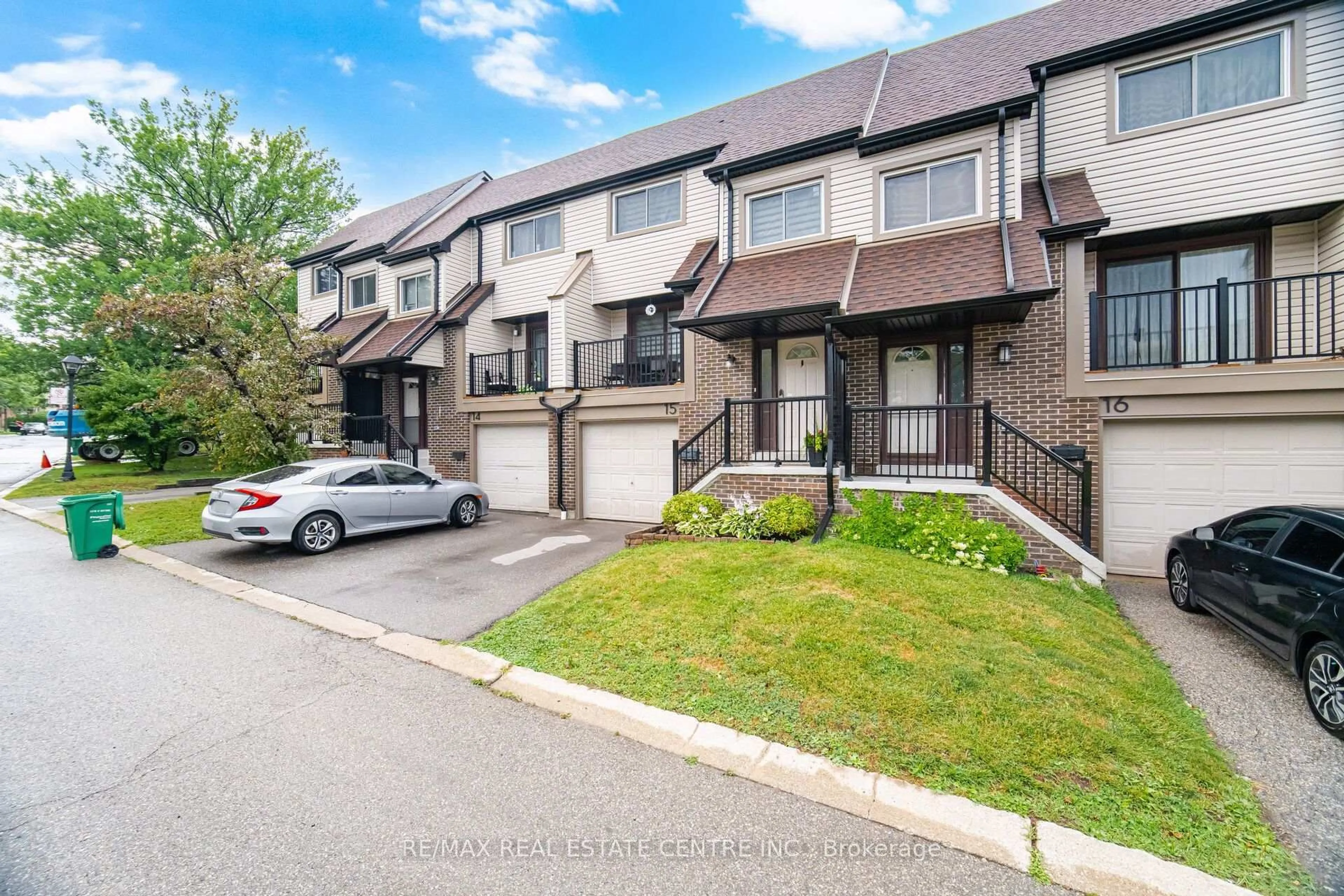 A pic from outside/outdoor area/front of a property/back of a property/a pic from drone, street for 6780 Formentera Ave #15, Mississauga Ontario L5N 2L1