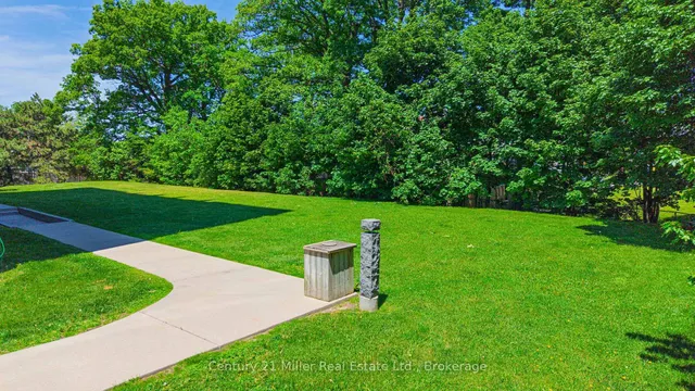 20 Speers Rd #304, Oakville 4