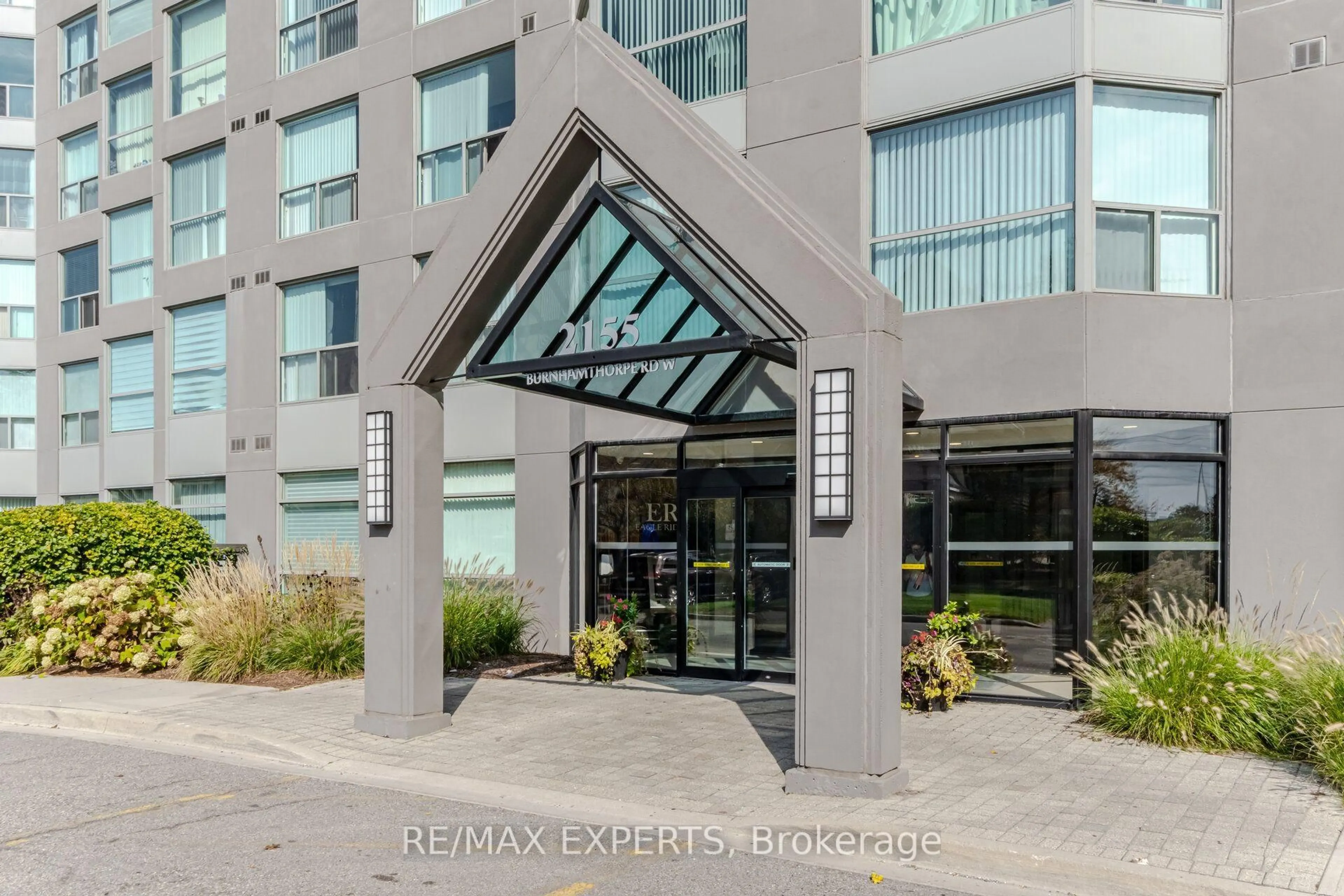 Indoor foyer for 2155 Burnhamthorpe Rd #1408, Mississauga Ontario L5L 5P4