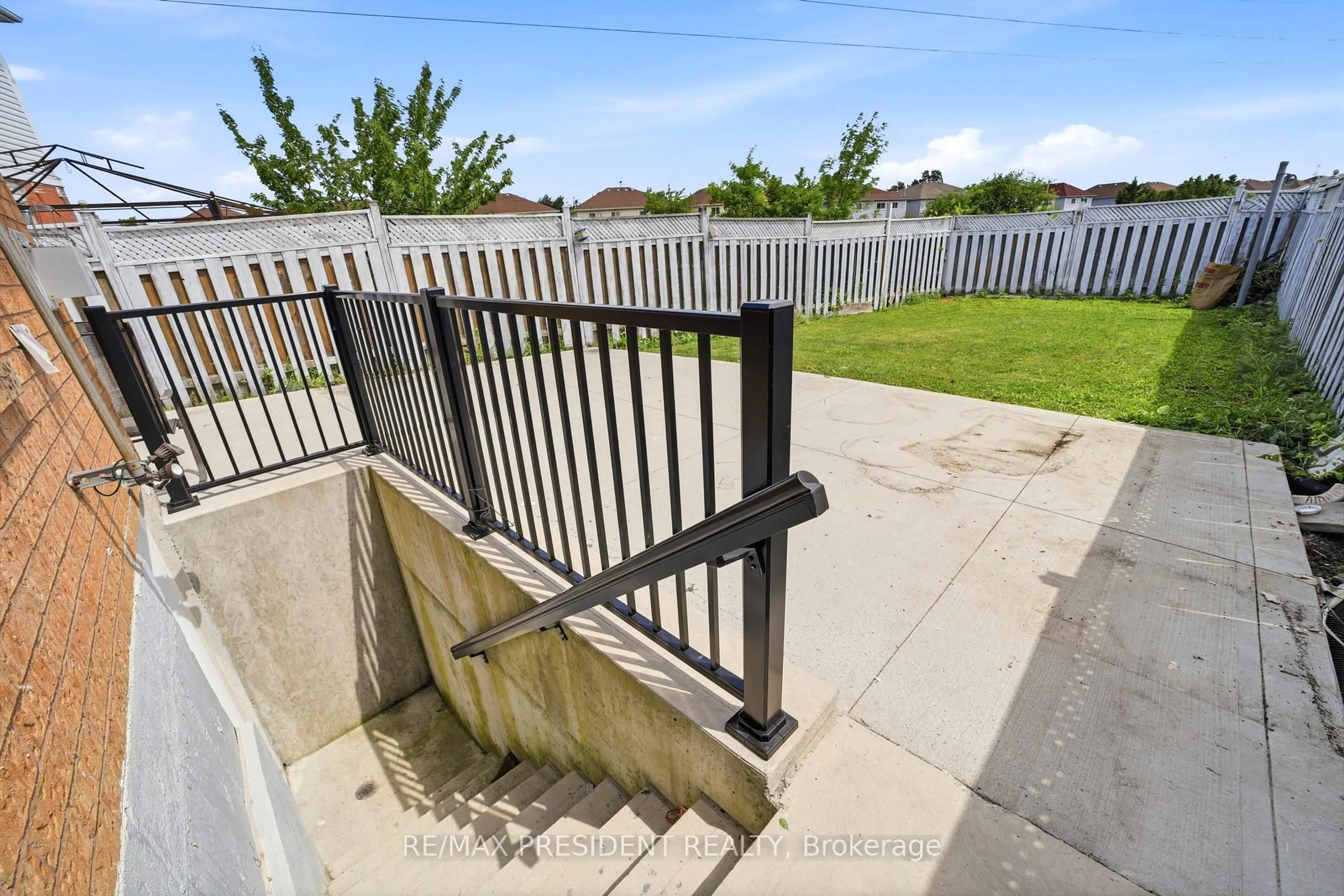 Stairs for 112 Ravenswood Dr, Brampton Ontario L6Y 4V6