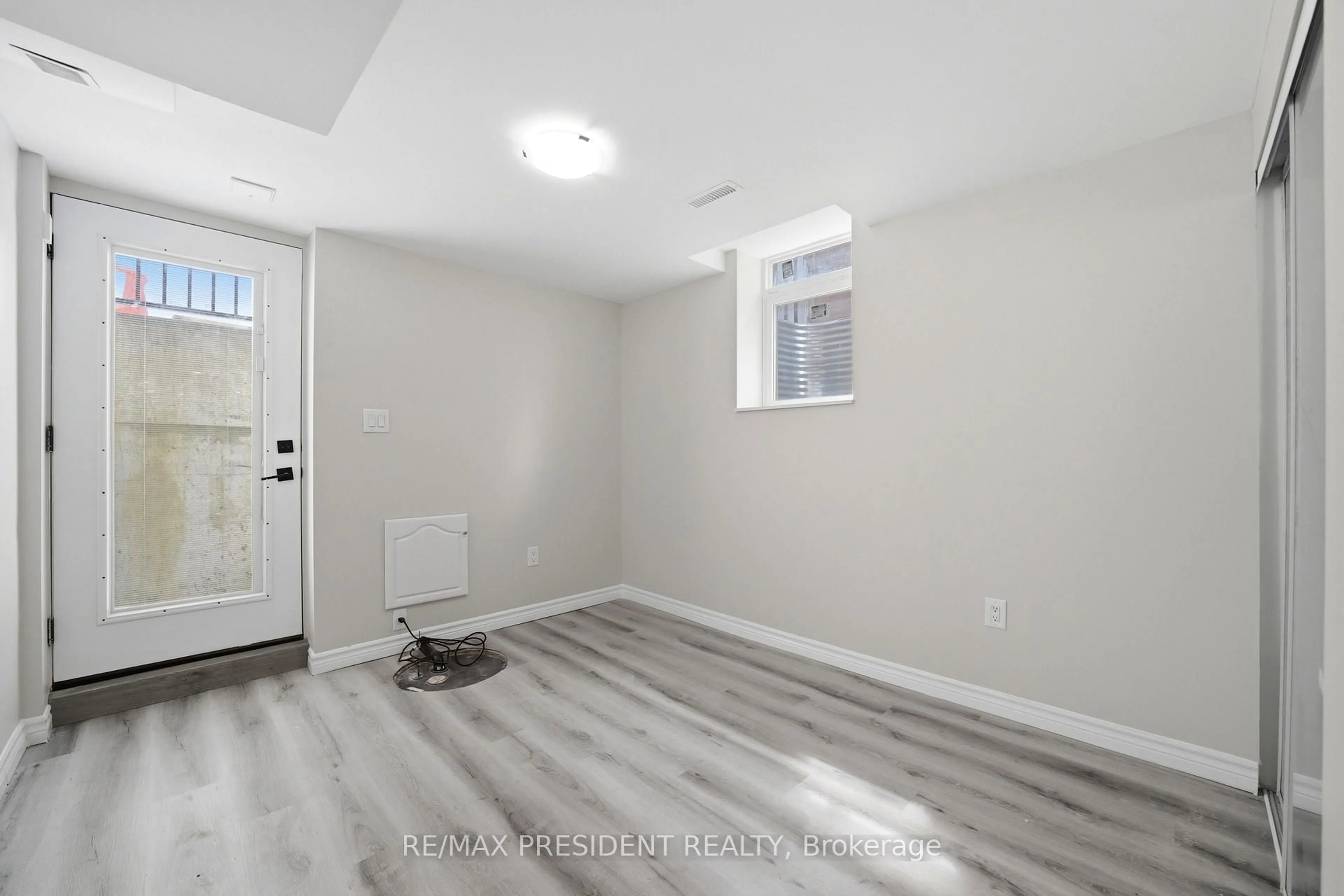 A pic of a room for 112 Ravenswood Dr, Brampton Ontario L6Y 4V6