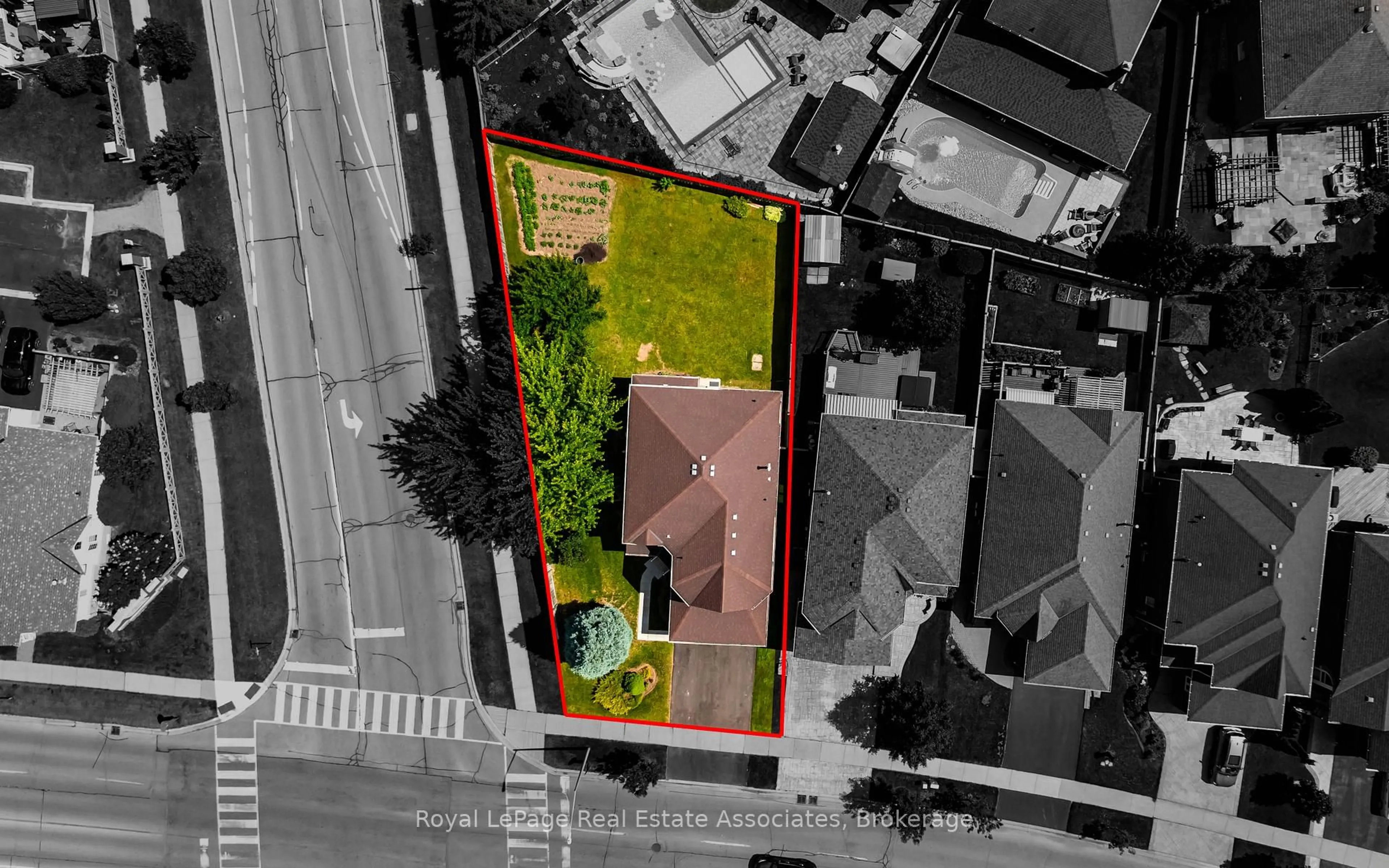 A pic from outside/outdoor area/front of a property/back of a property/a pic from drone, street for 14306 Argyll Rd, Halton Hills Ontario L7G 5R3