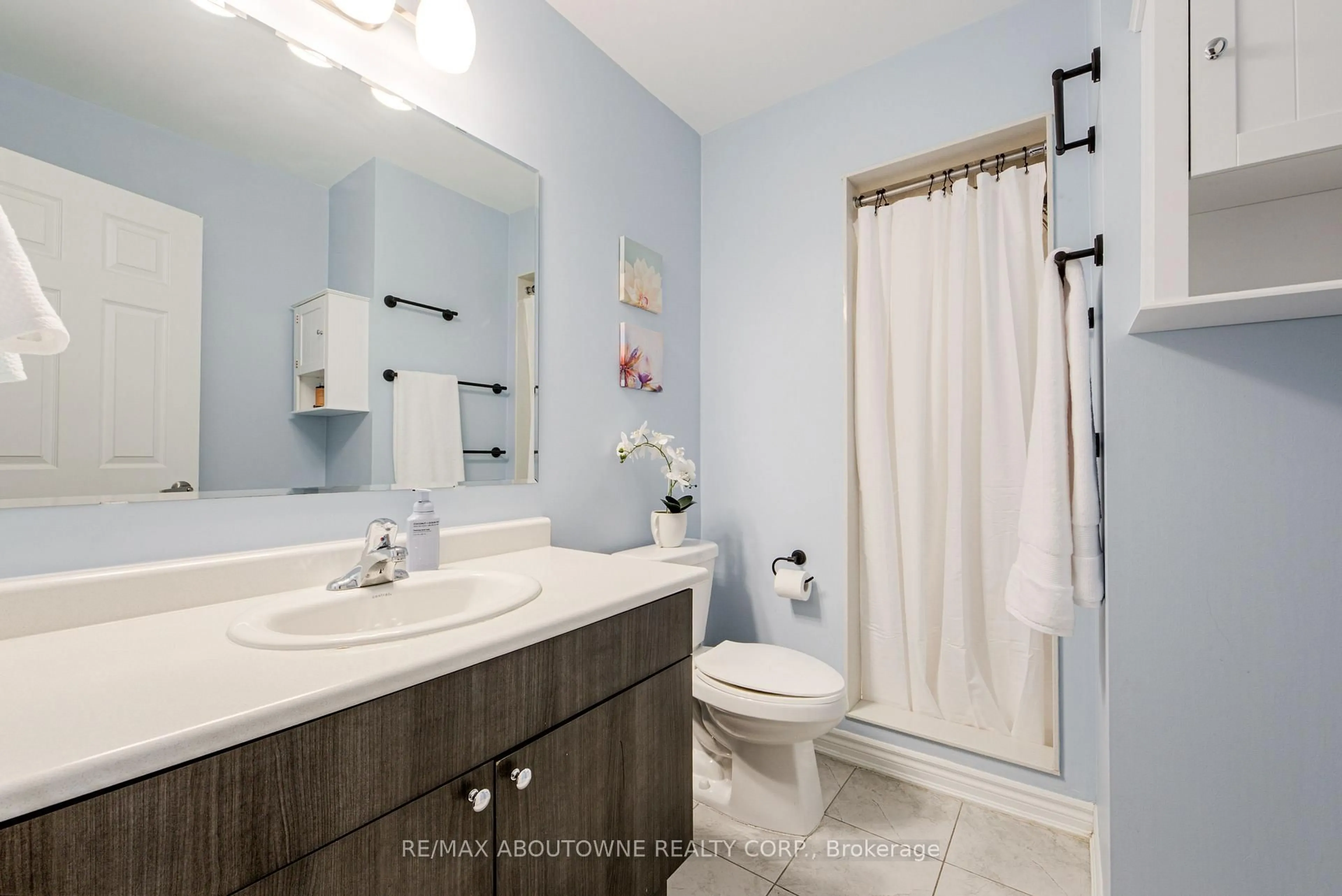 Standard bathroom, ceramic/tile floor for 1000 Asleton Blvd #58, Milton Ontario L9T 9L6