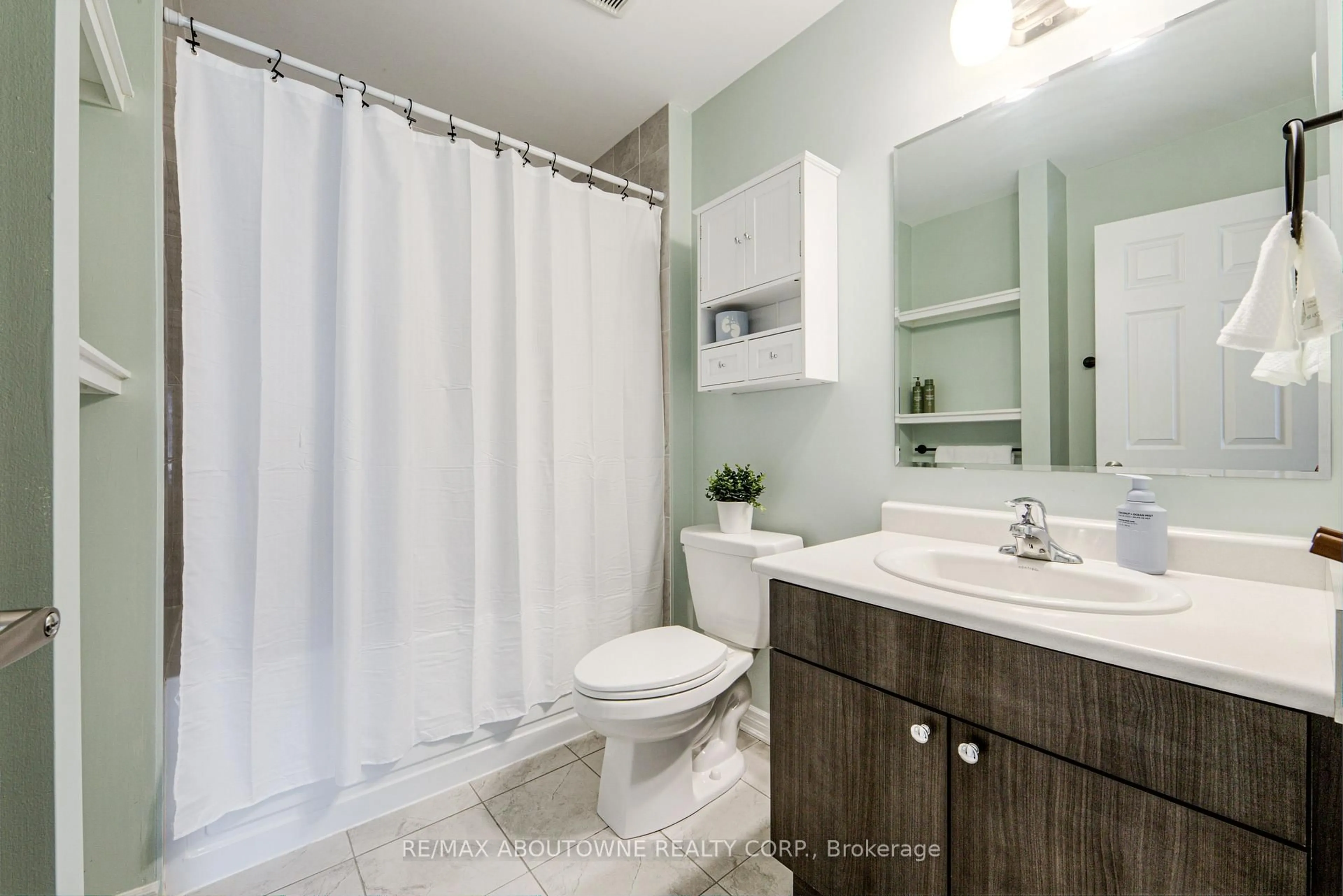 Standard bathroom, ceramic/tile floor for 1000 Asleton Blvd #58, Milton Ontario L9T 9L6