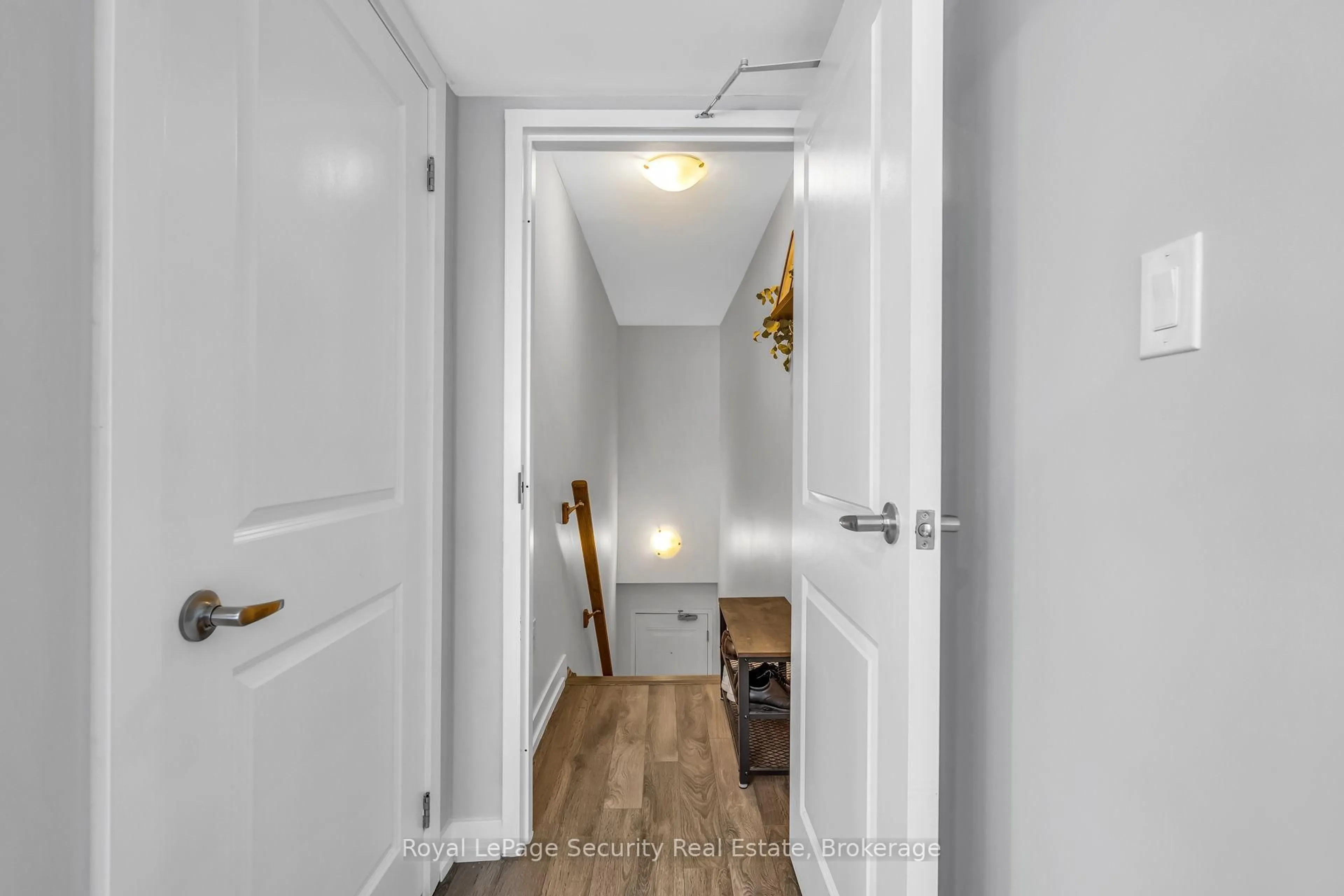 Indoor entryway for 2315 Sheppard Ave #61, Toronto Ontario M9M 3A4