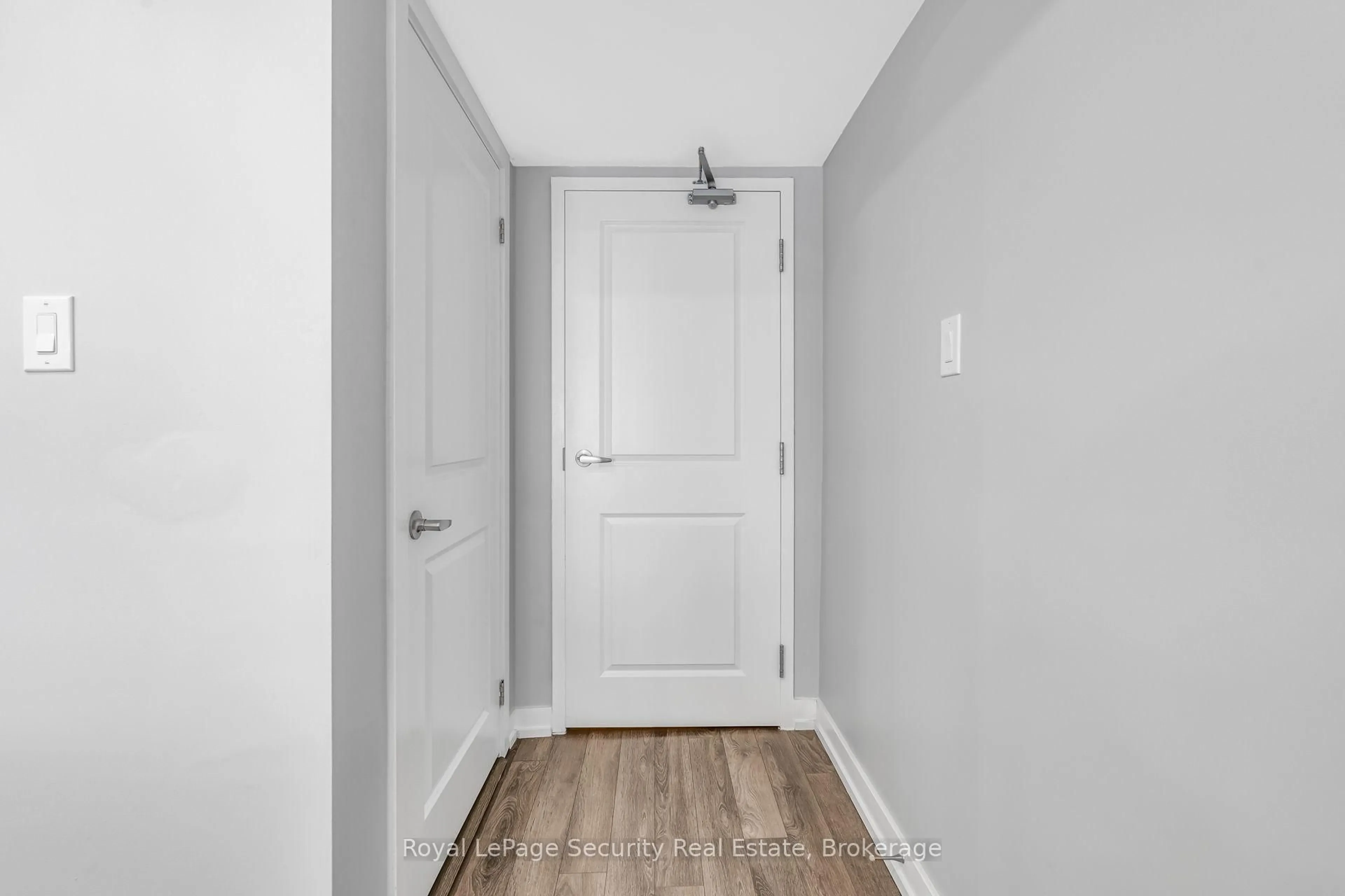 Indoor entryway for 2315 Sheppard Ave #61, Toronto Ontario M9M 3A4