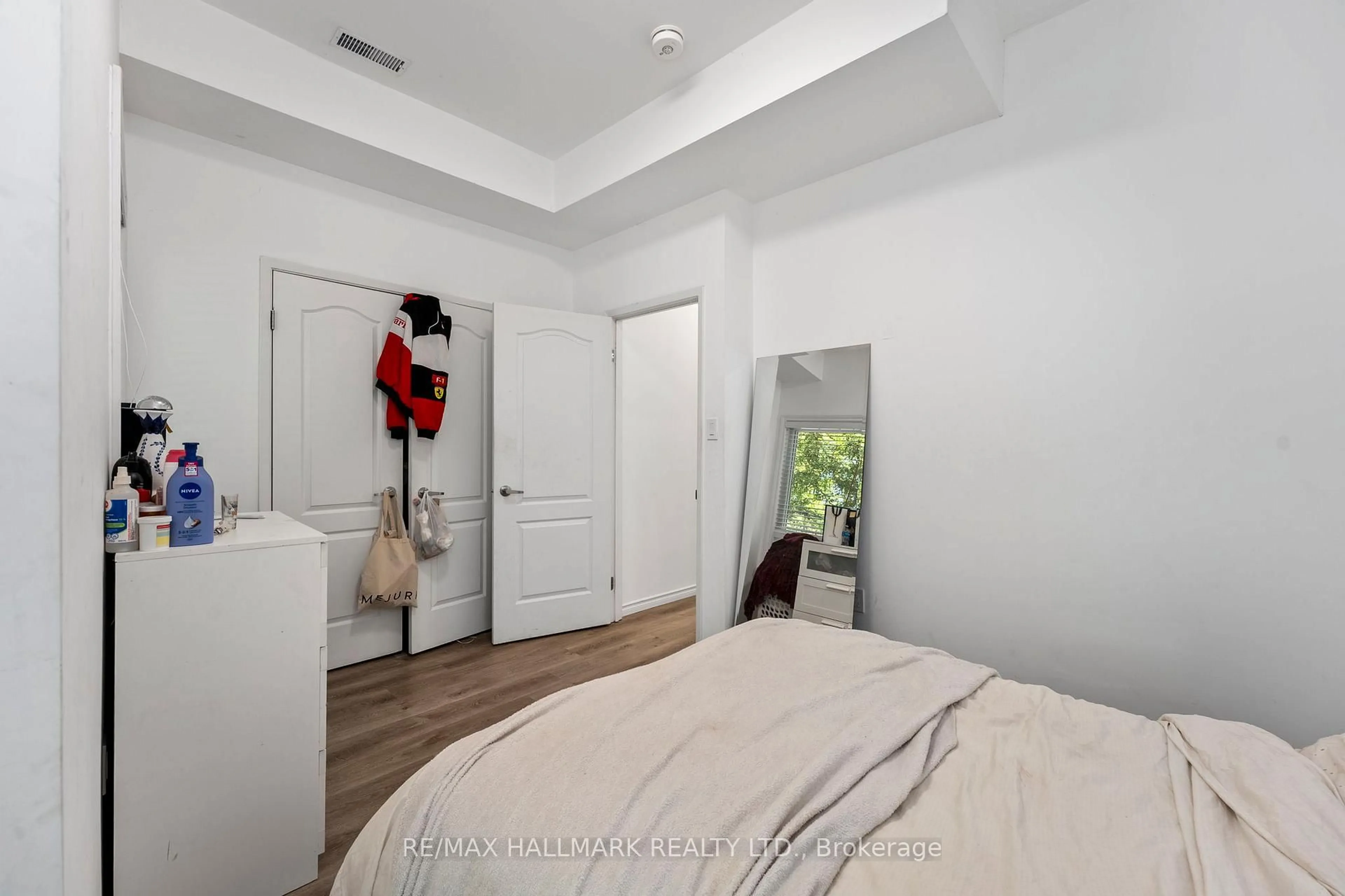 A pic of a room for 123 Lansdowne Ave, Toronto Ontario M6K 2W1