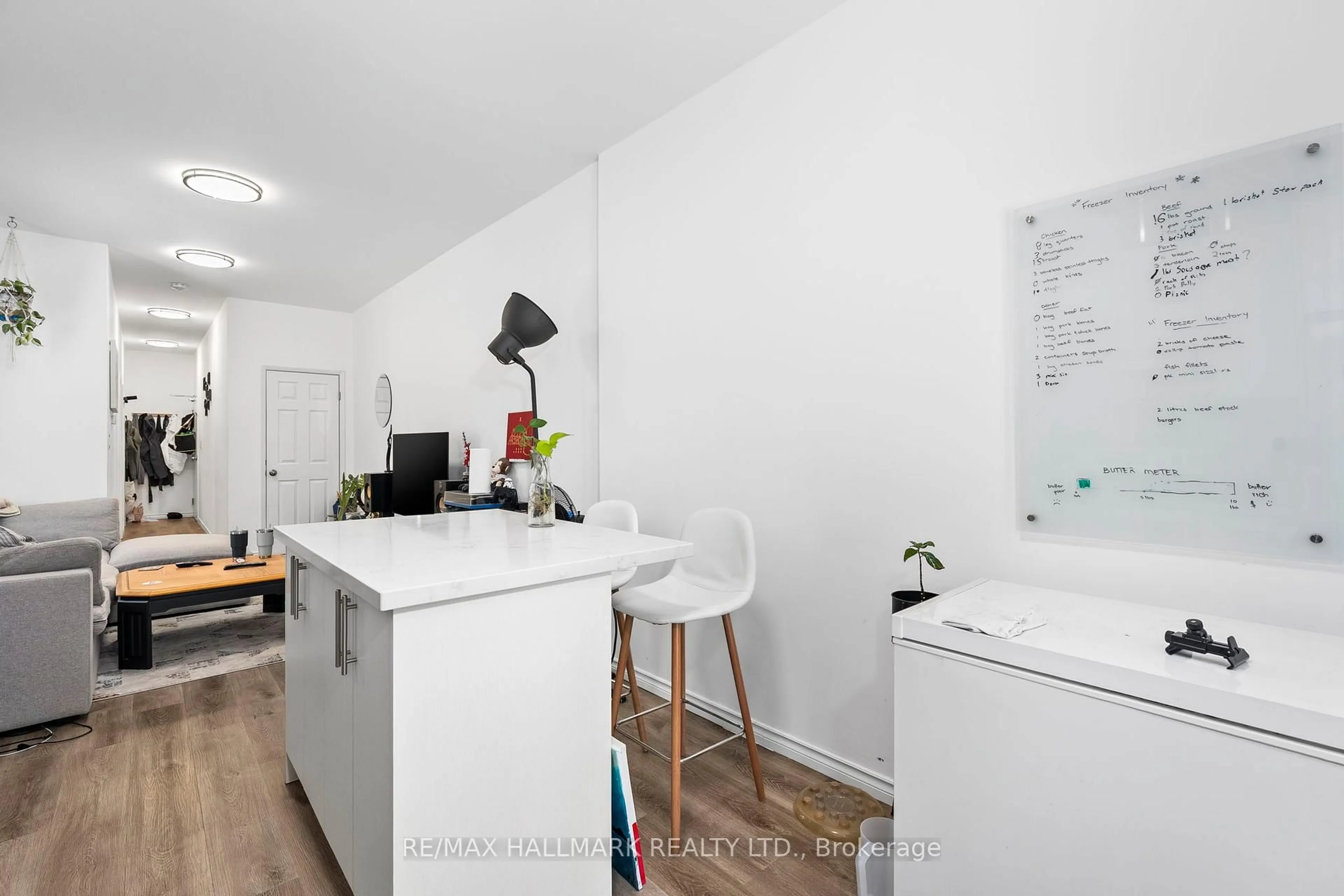 Standard kitchen, unknown for 123 Lansdowne Ave, Toronto Ontario M6K 2W1