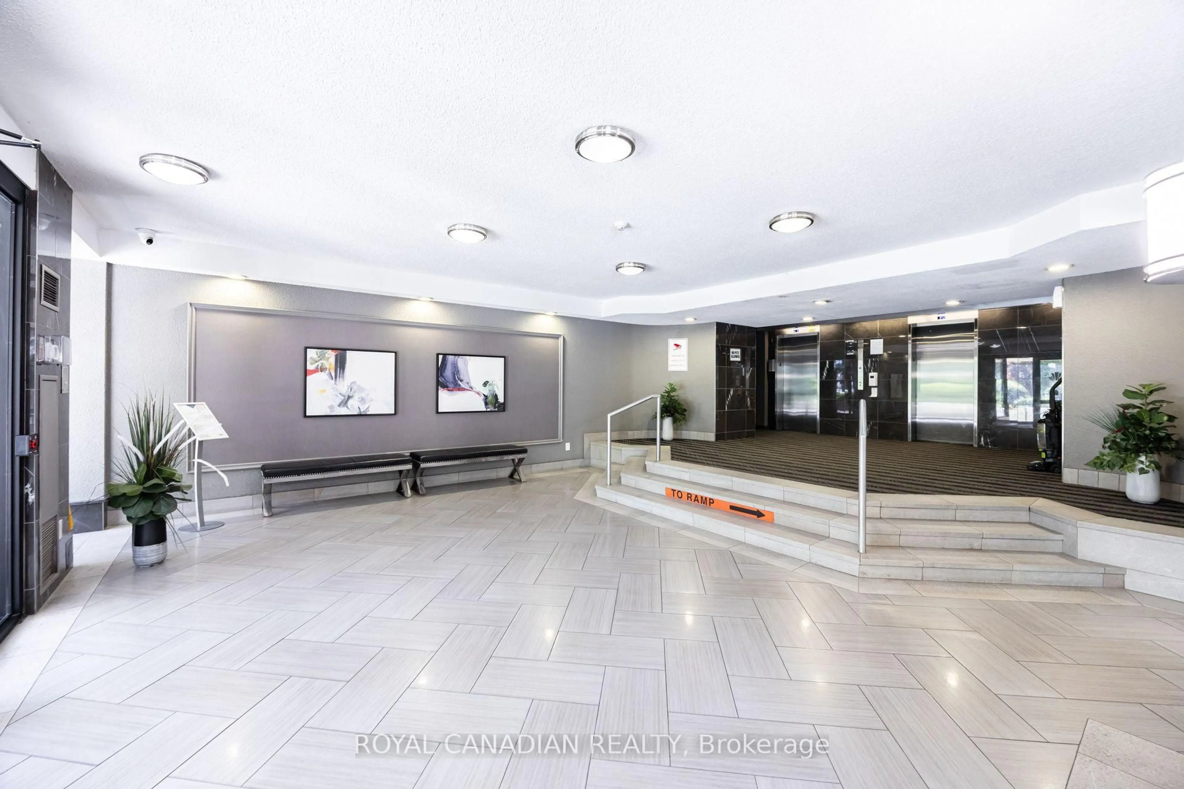 Indoor foyer for 8 Lisa St #1906, Brampton Ontario L6T 4S6