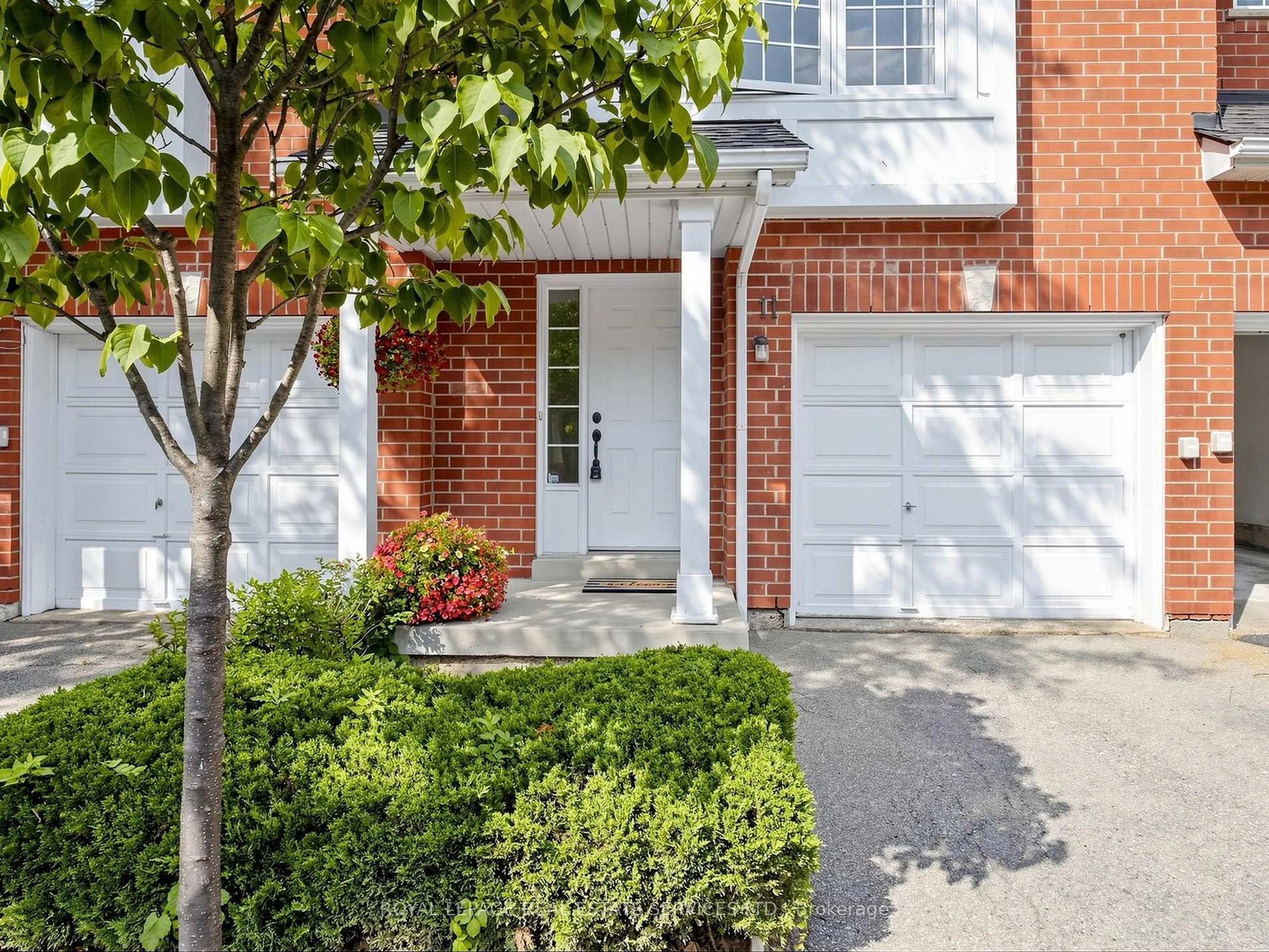 Home with brick exterior material, street for 1575 South Parade Crt #11, Mississauga Ontario L5M 6E9