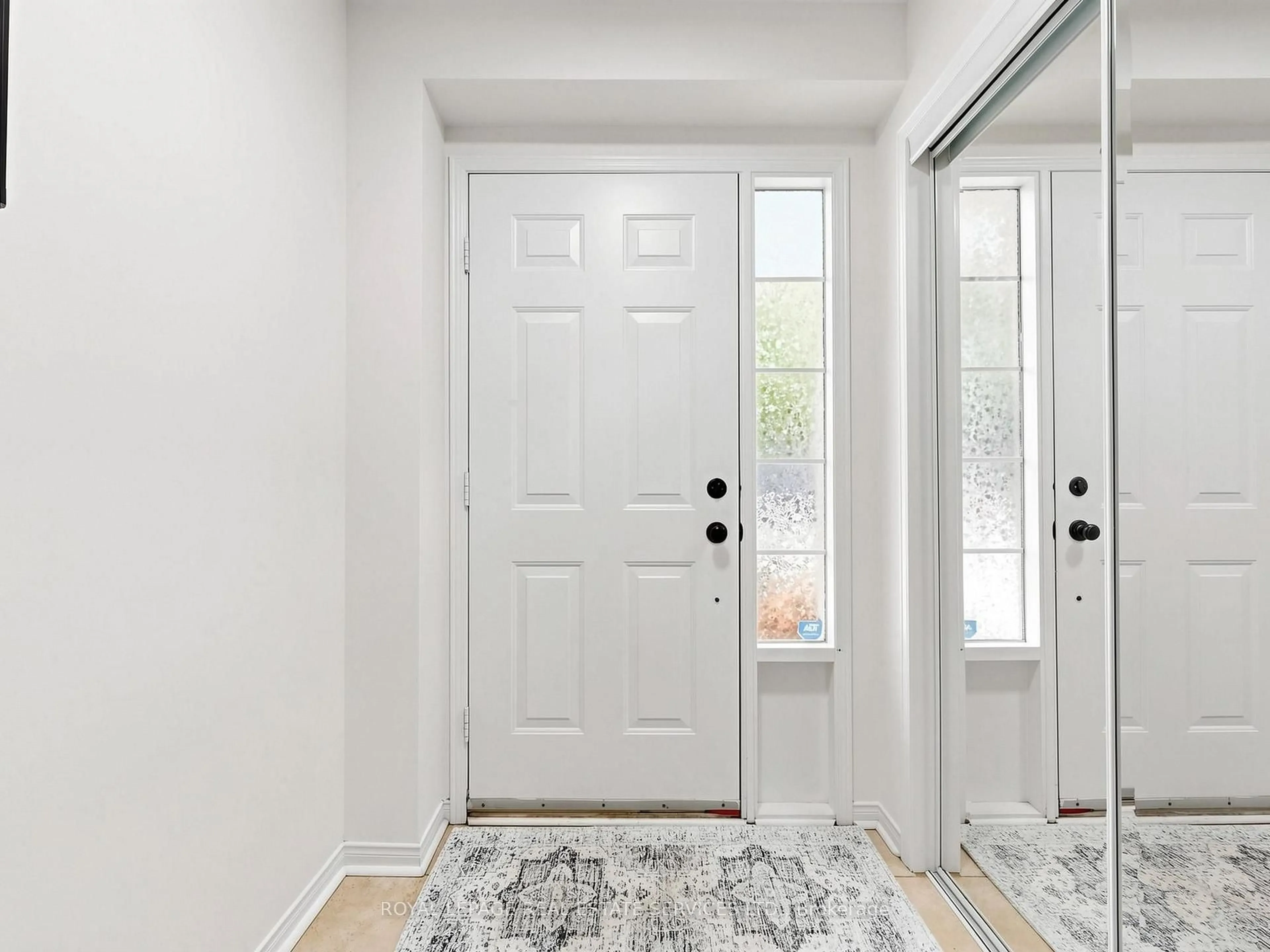 Indoor entryway for 1575 South Parade Crt #11, Mississauga Ontario L5M 6E9