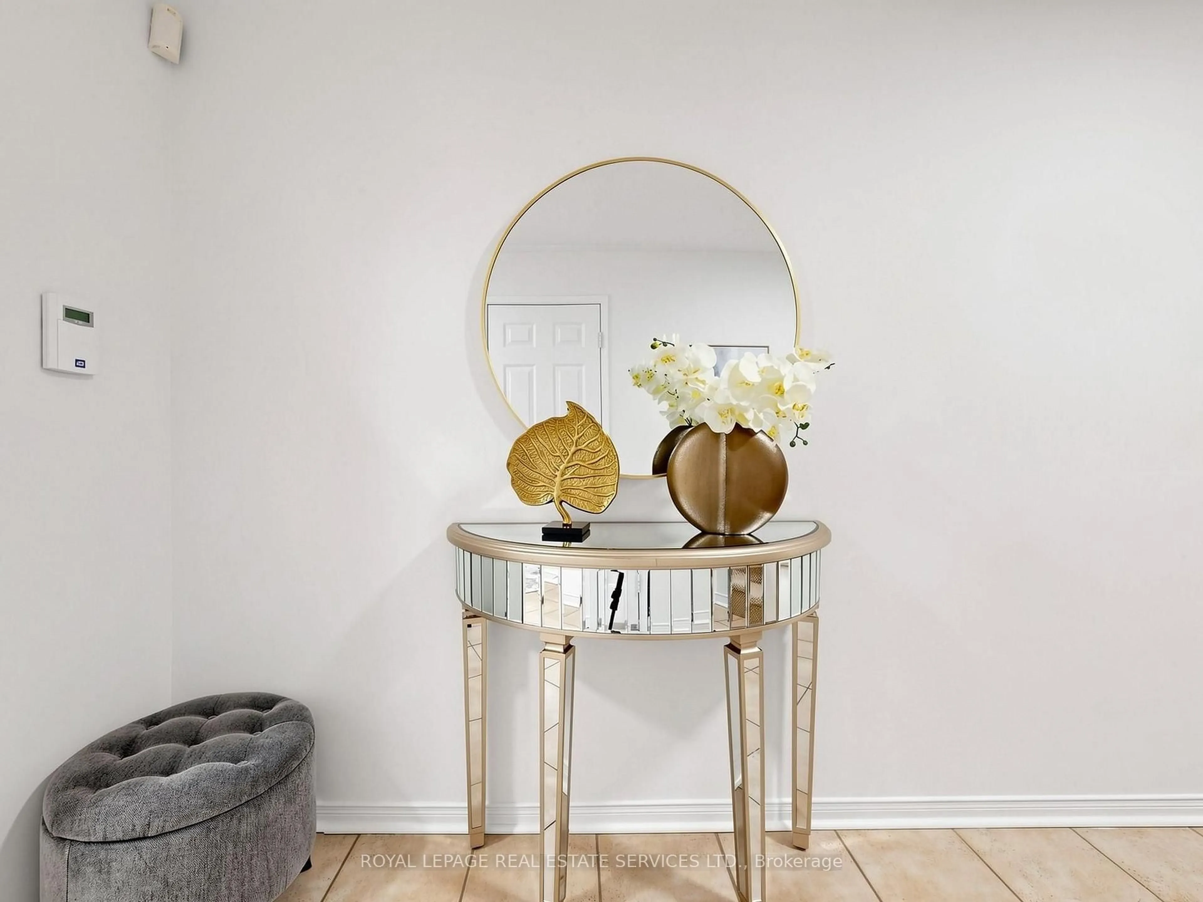 Indoor entryway for 1575 South Parade Crt #11, Mississauga Ontario L5M 6E9