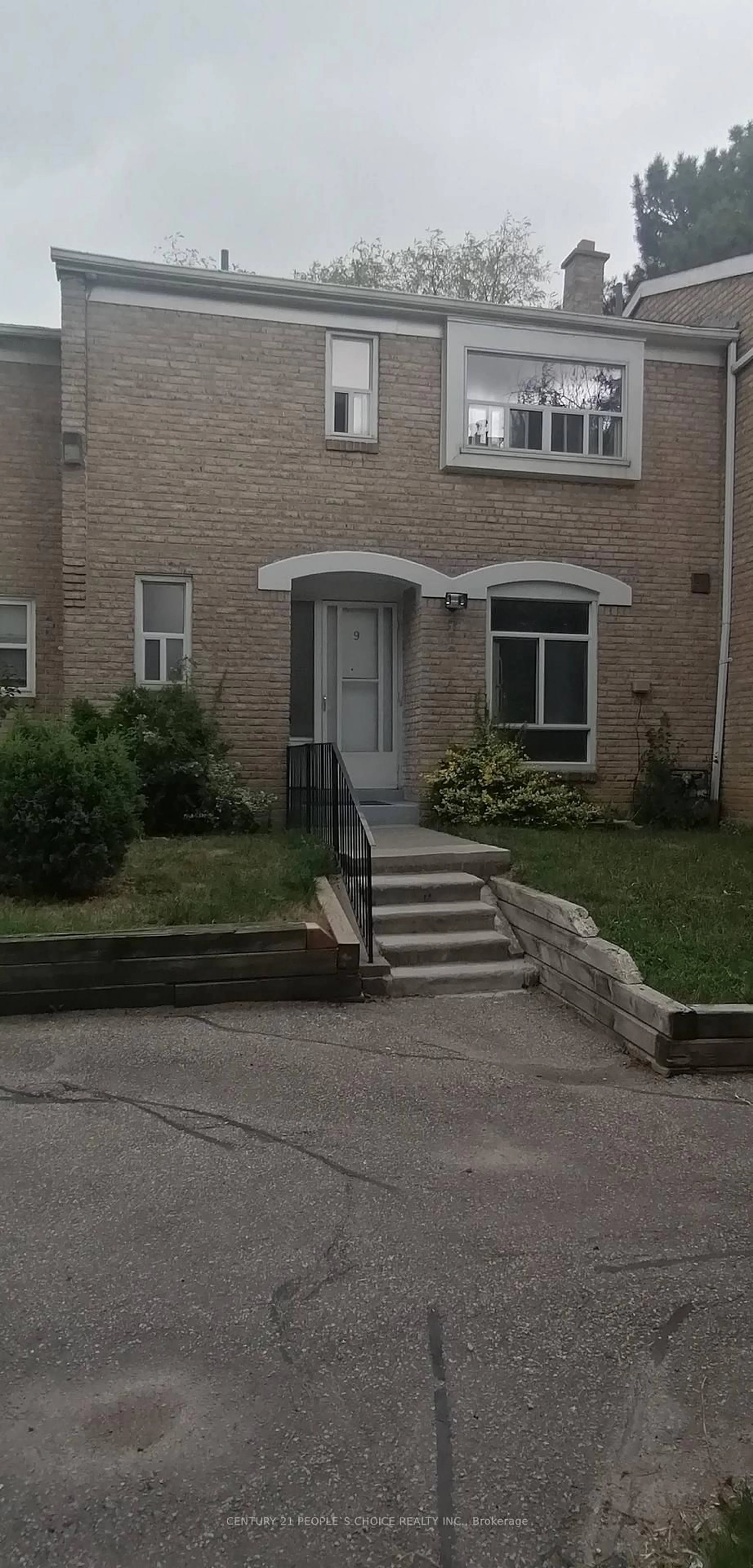 Unknown for 17 Gosford Blvd #9, Toronto Ontario M3N 2G7