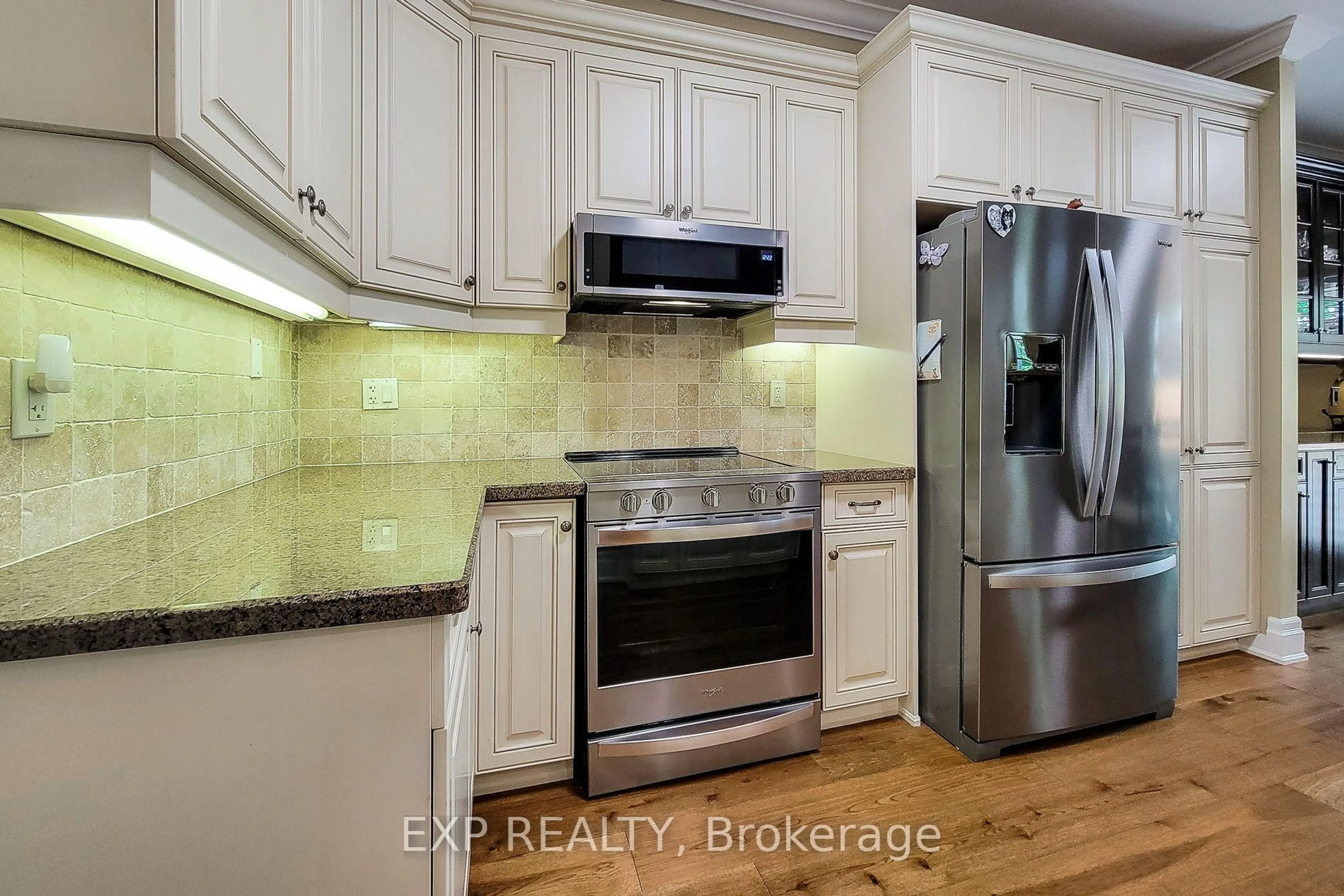 Open concept kitchen, ceramic/tile floor for 2270 Littondale Lane, Oakville Ontario L6M 0B7