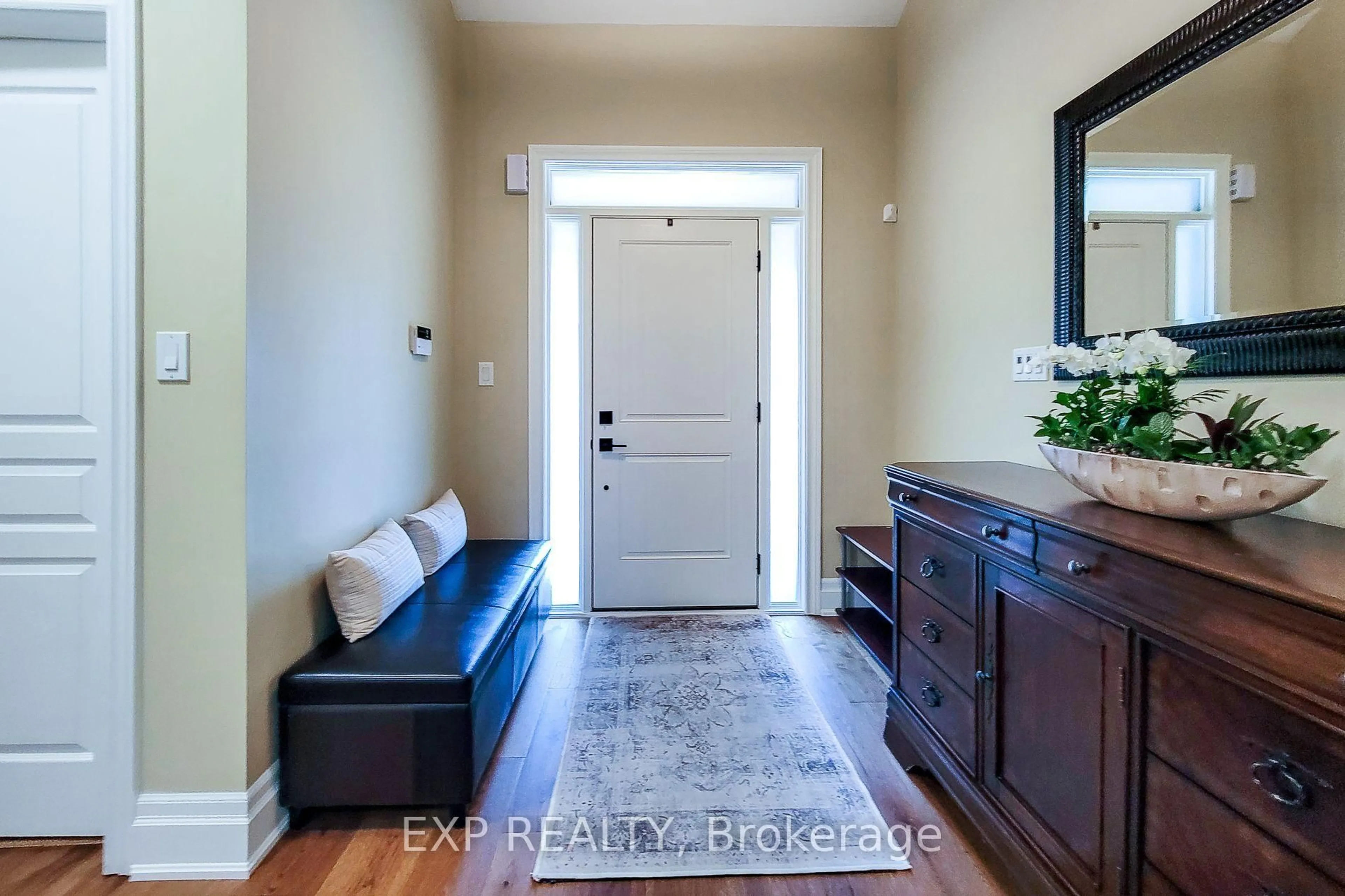 Indoor entryway for 2270 Littondale Lane, Oakville Ontario L6M 0B7