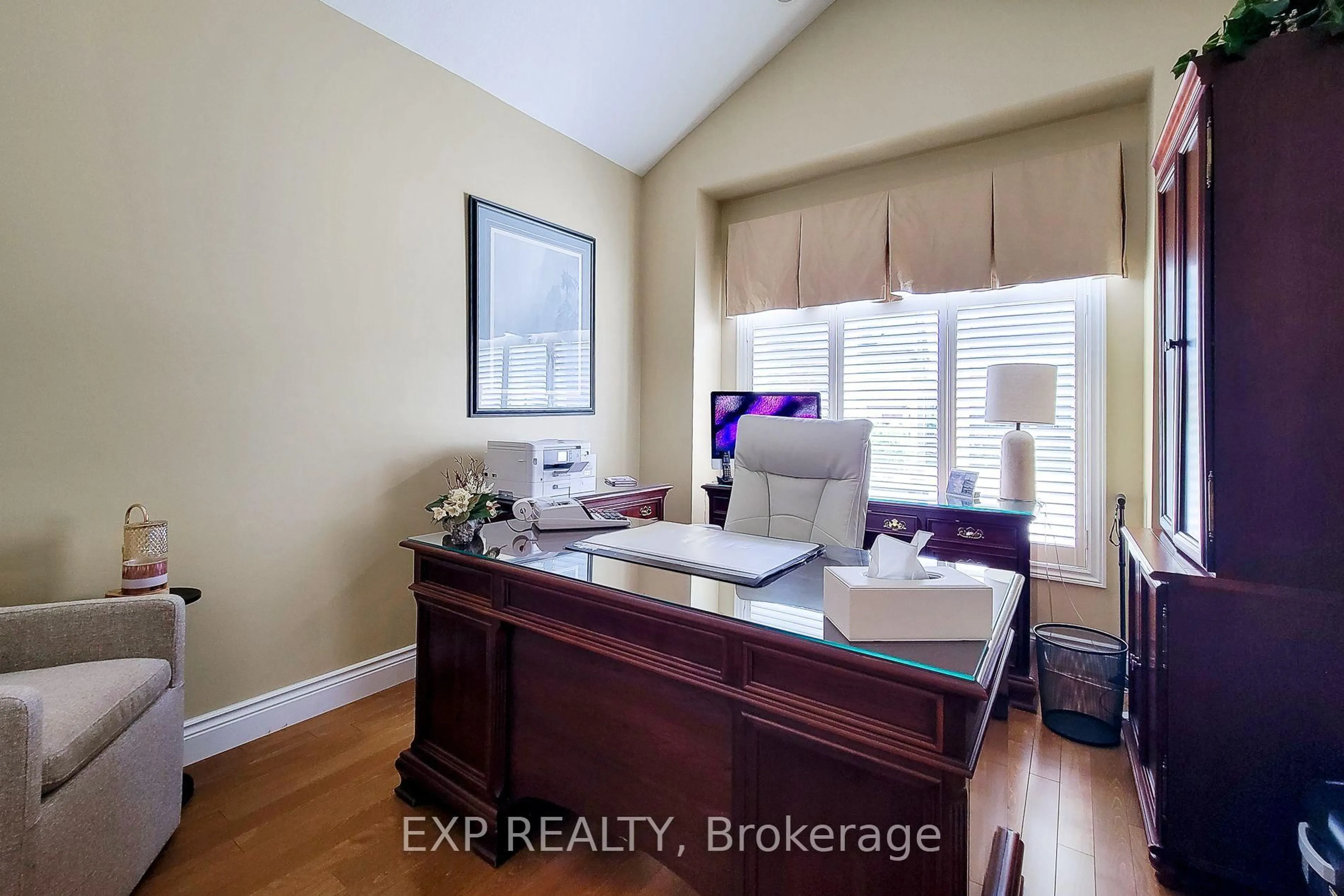 A pic of a room for 2270 Littondale Lane, Oakville Ontario L6M 0B7