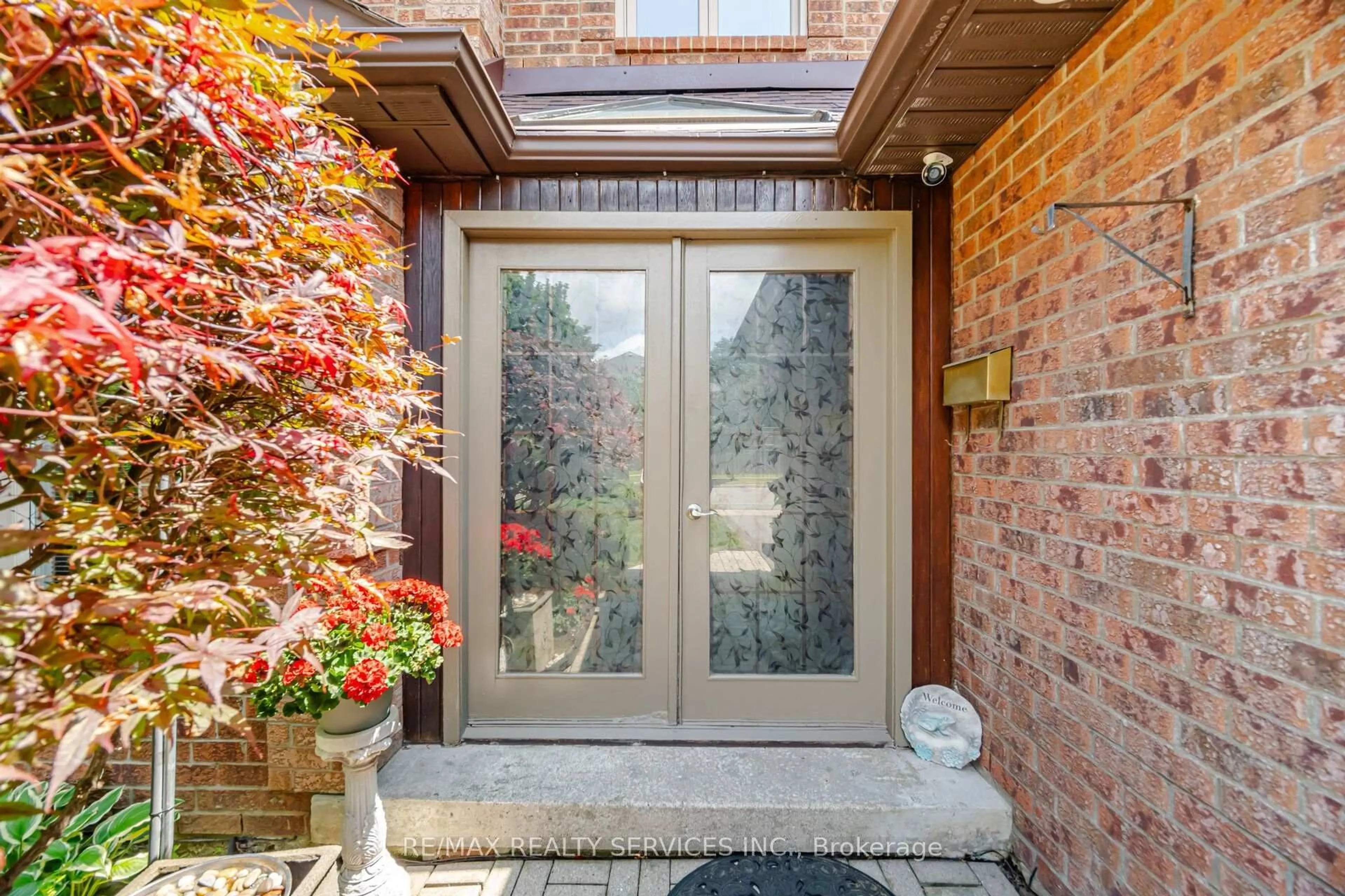 Indoor entryway for 29 Christie Dr, Brampton Ontario L6Z 3J5