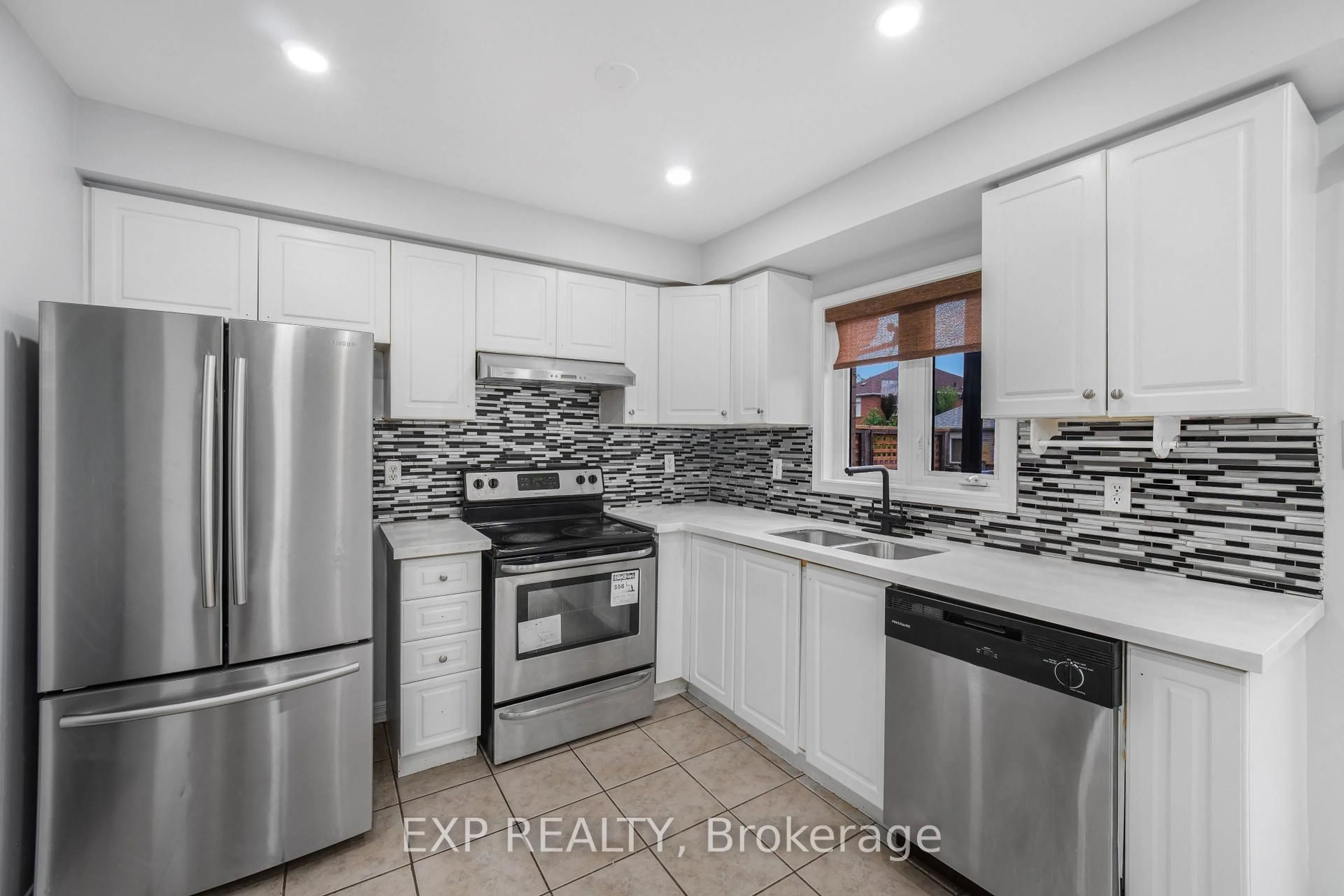 Open concept kitchen, ceramic/tile floor for 128 Olympia Cres, Brampton Ontario L6X 4W3