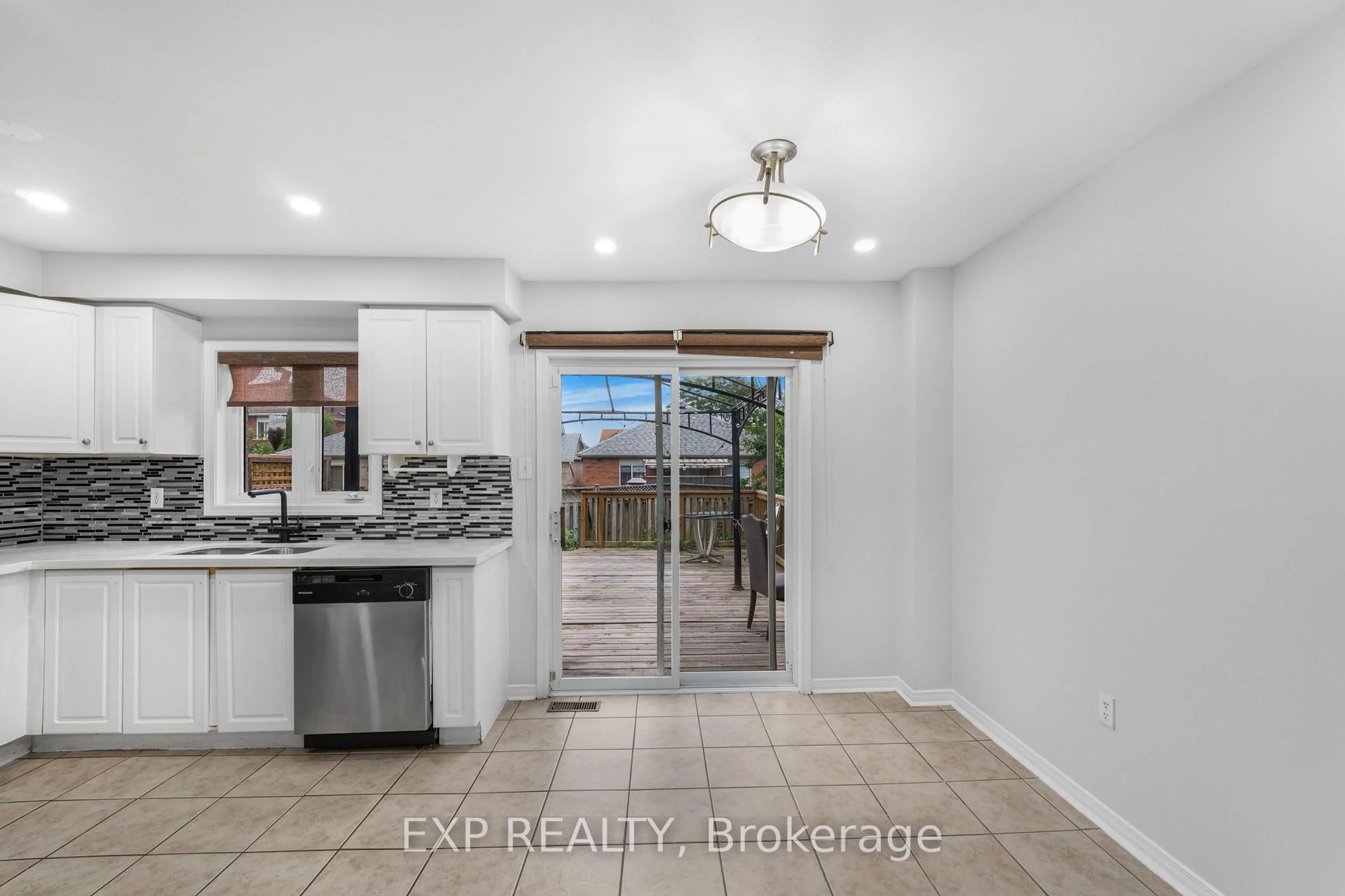 Unknown for 128 Olympia Cres, Brampton Ontario L6X 4W3