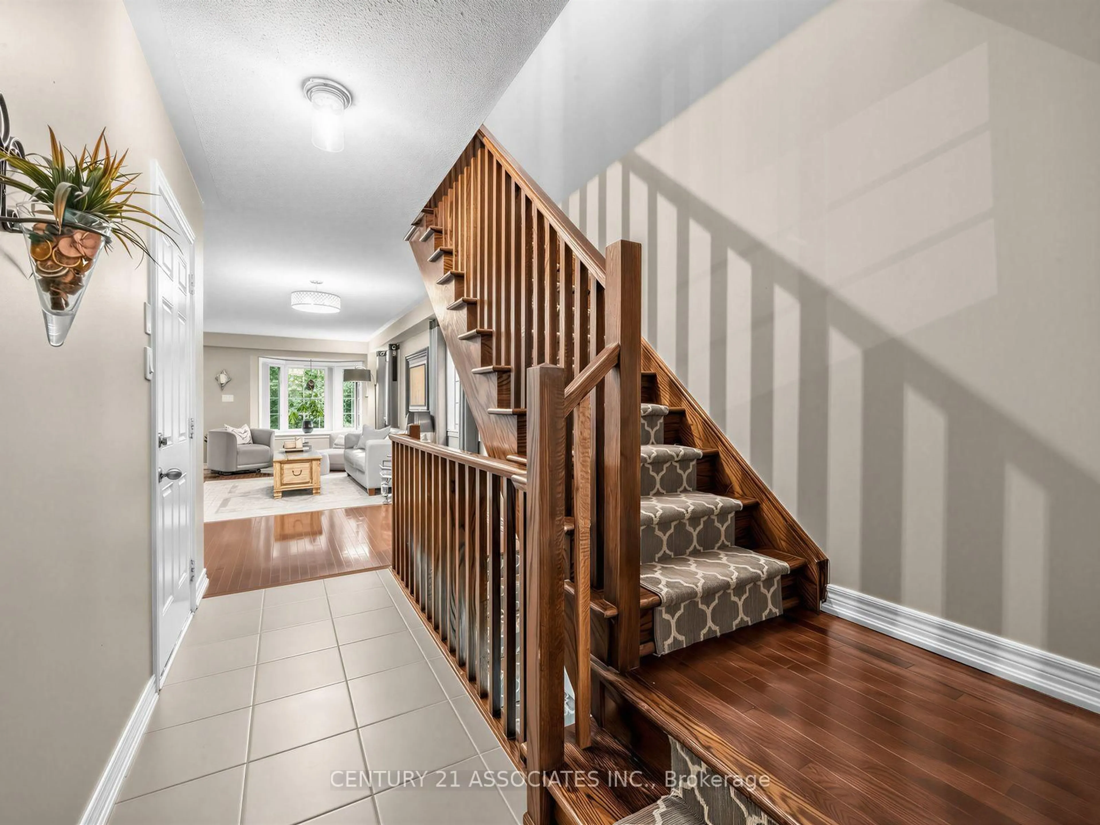 Indoor entryway for 233 Duskywing Way #48, Oakville Ontario L6L 0C5