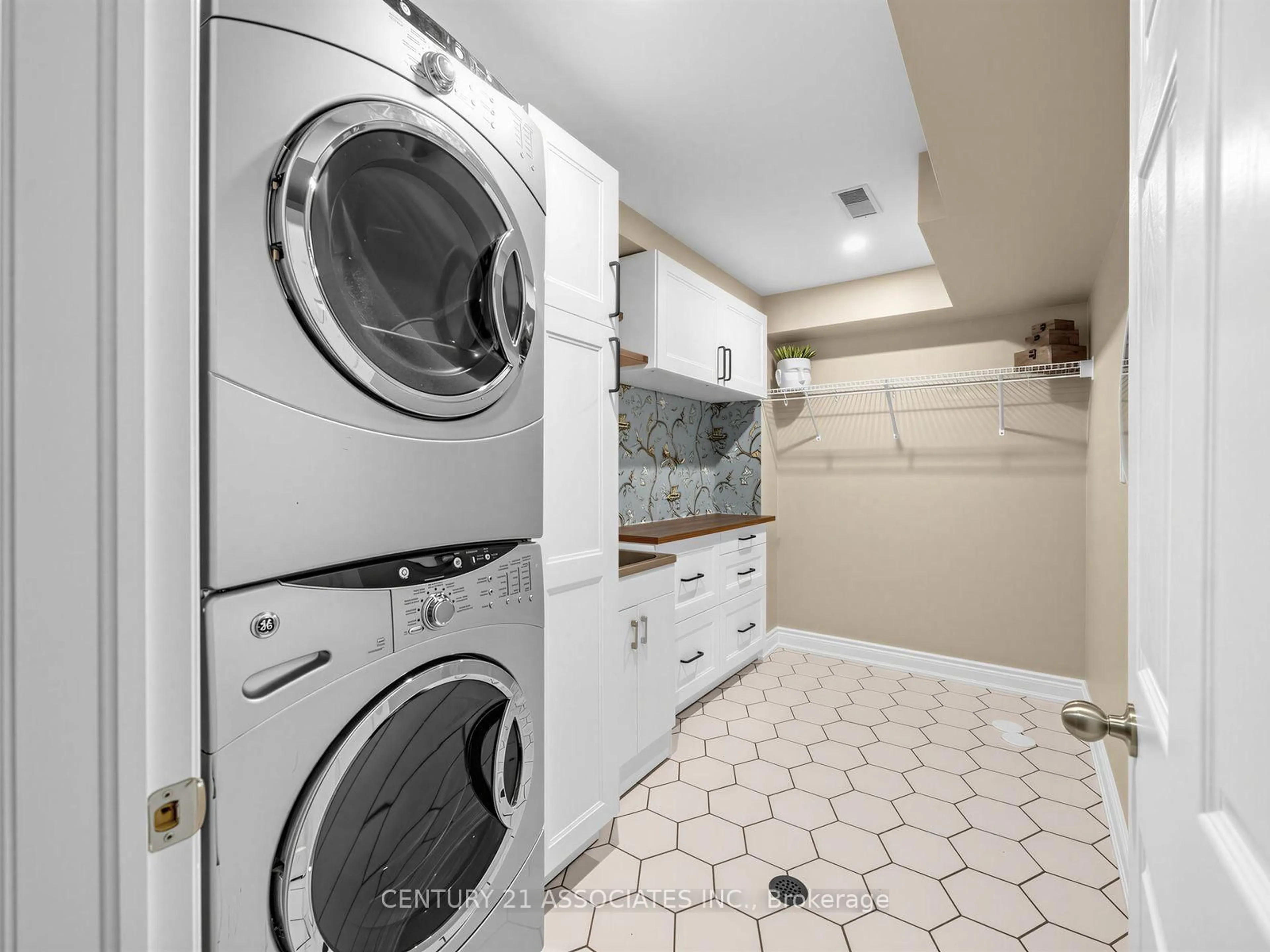 Laundry room for 233 Duskywing Way #48, Oakville Ontario L6L 0C5