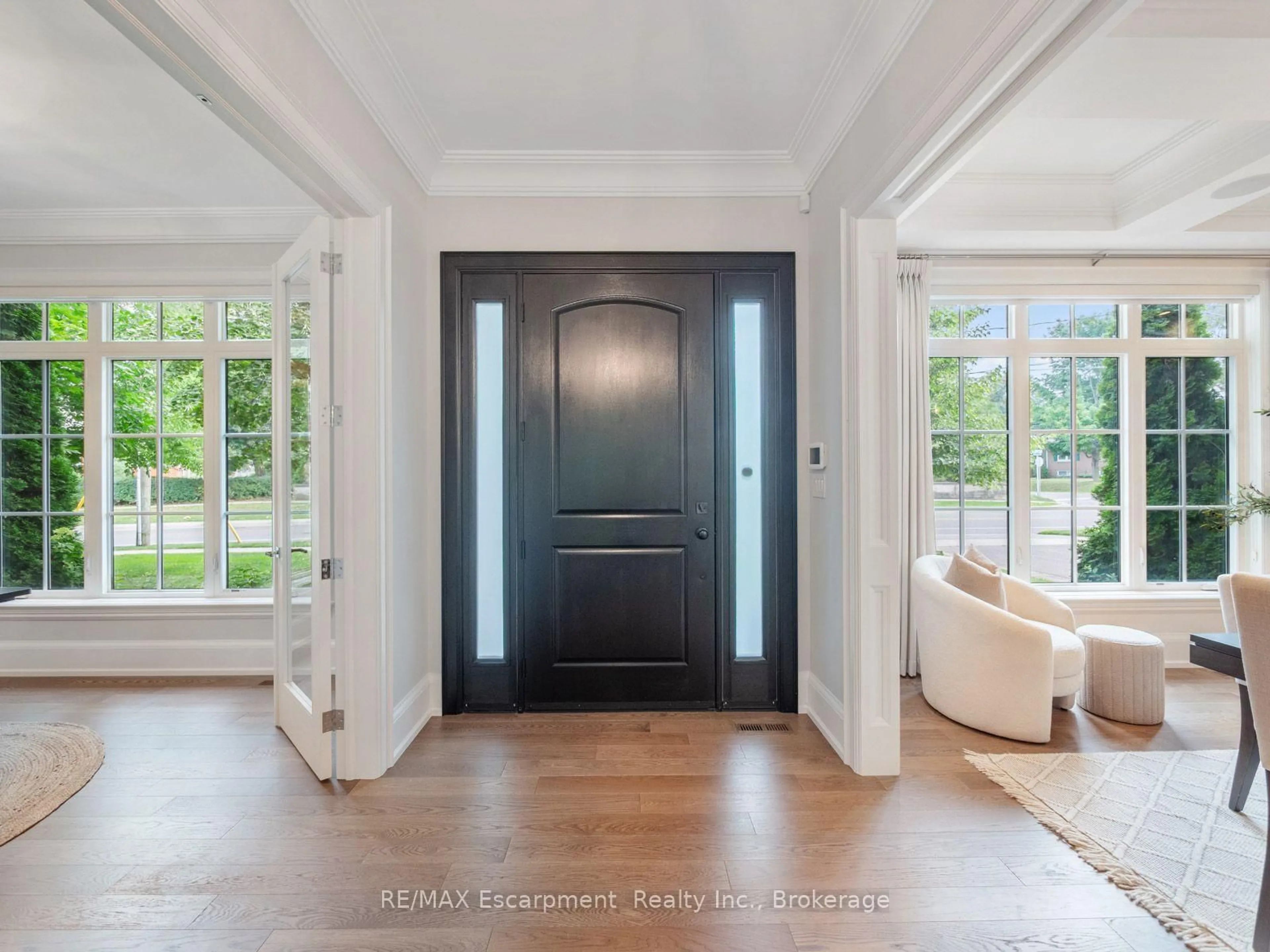 Indoor entryway for 1077 Bridge Rd, Oakville Ontario L6L 2B6