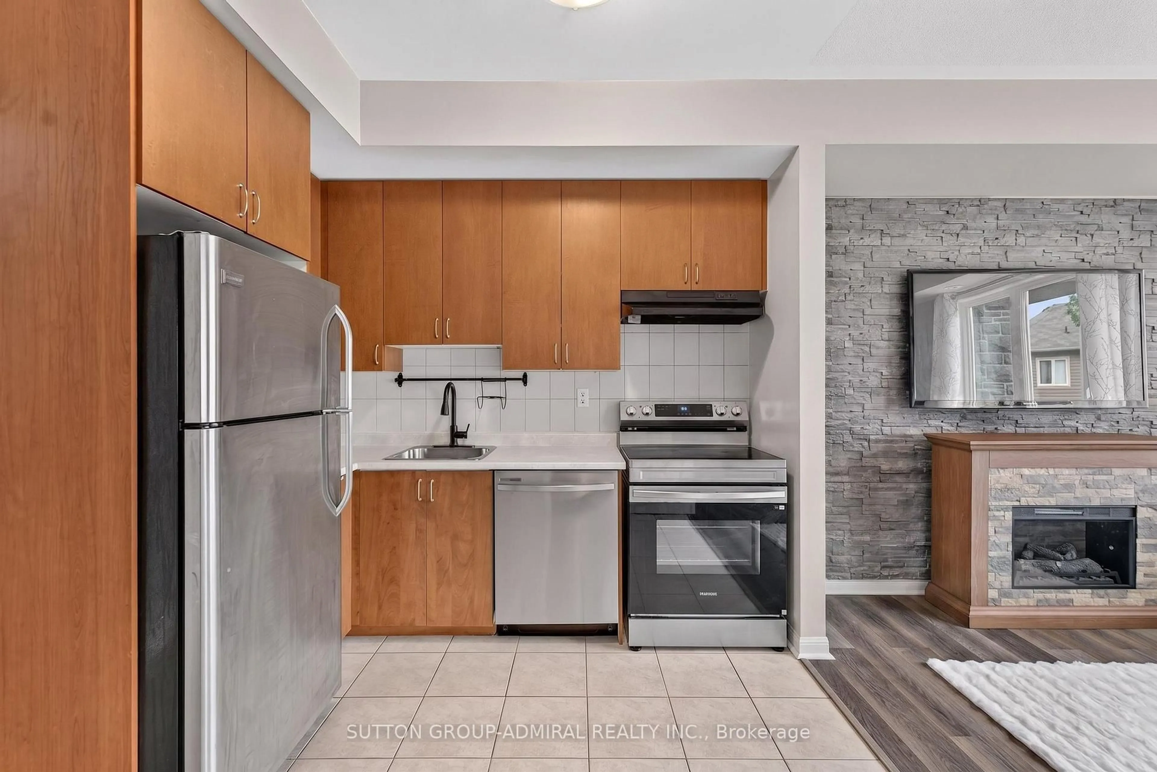 Standard kitchen, unknown for 3075 Thomas St #213, Mississauga Ontario L5M 0L8