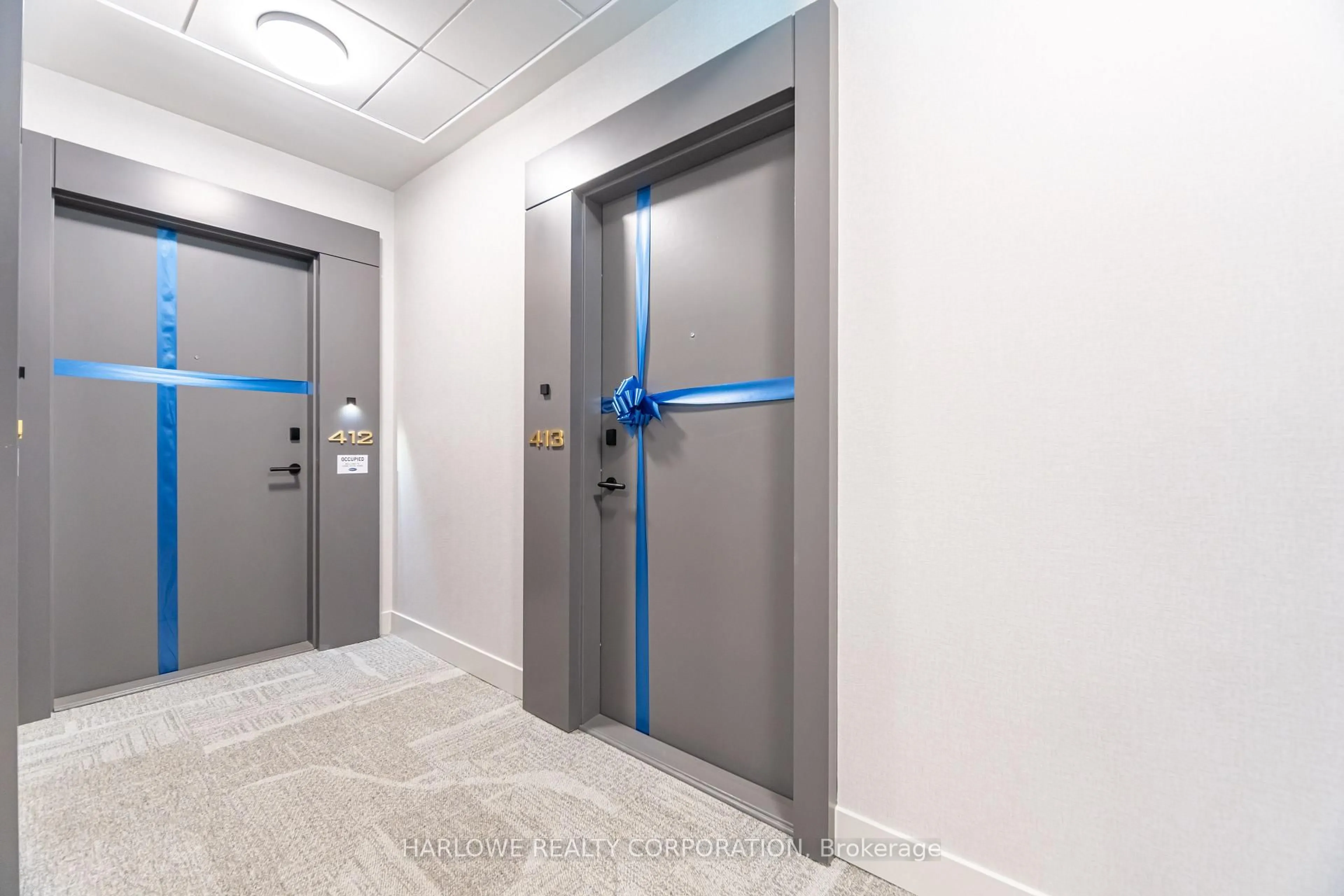 Indoor foyer for 2088 James St #413, Burlington Ontario L7R 0H2