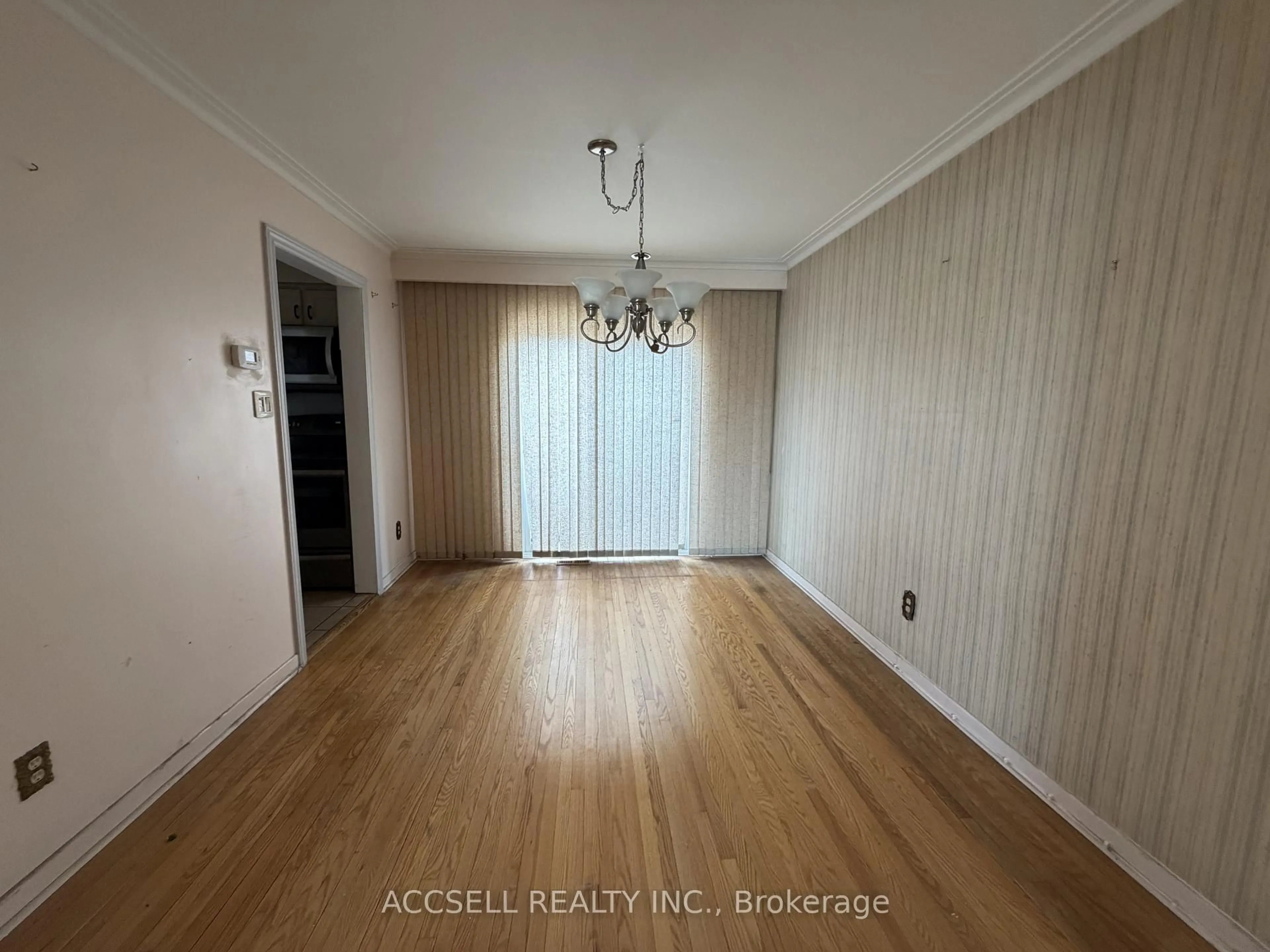 A pic of a room for 135 Mountainview Rd, Halton Hills Ontario L7G 4K2
