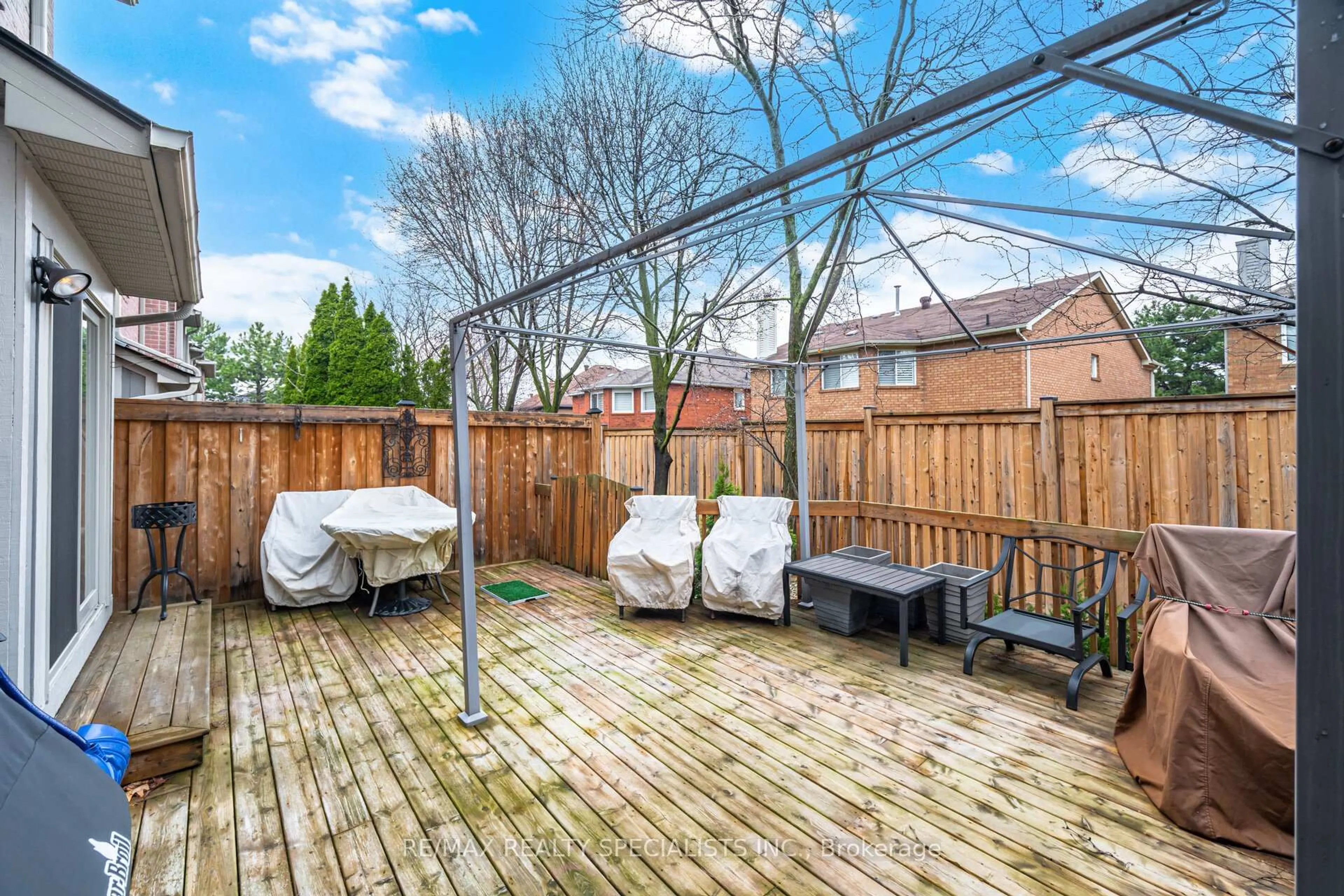 Patio, street for 5480 Glen Erin Dr #73, Mississauga Ontario L5M 5R3