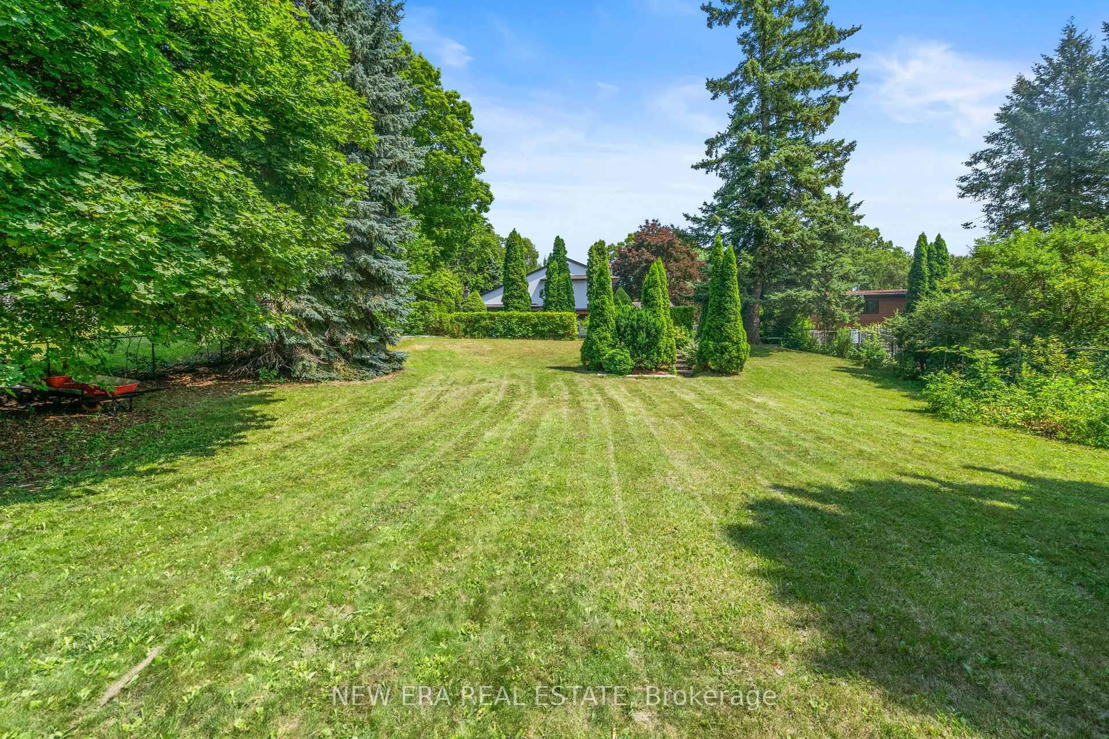 A pic from outside/outdoor area/front of a property/back of a property/a pic from drone, forest/trees view for 261 Pinetree Way, Mississauga Ontario L5G 2R4