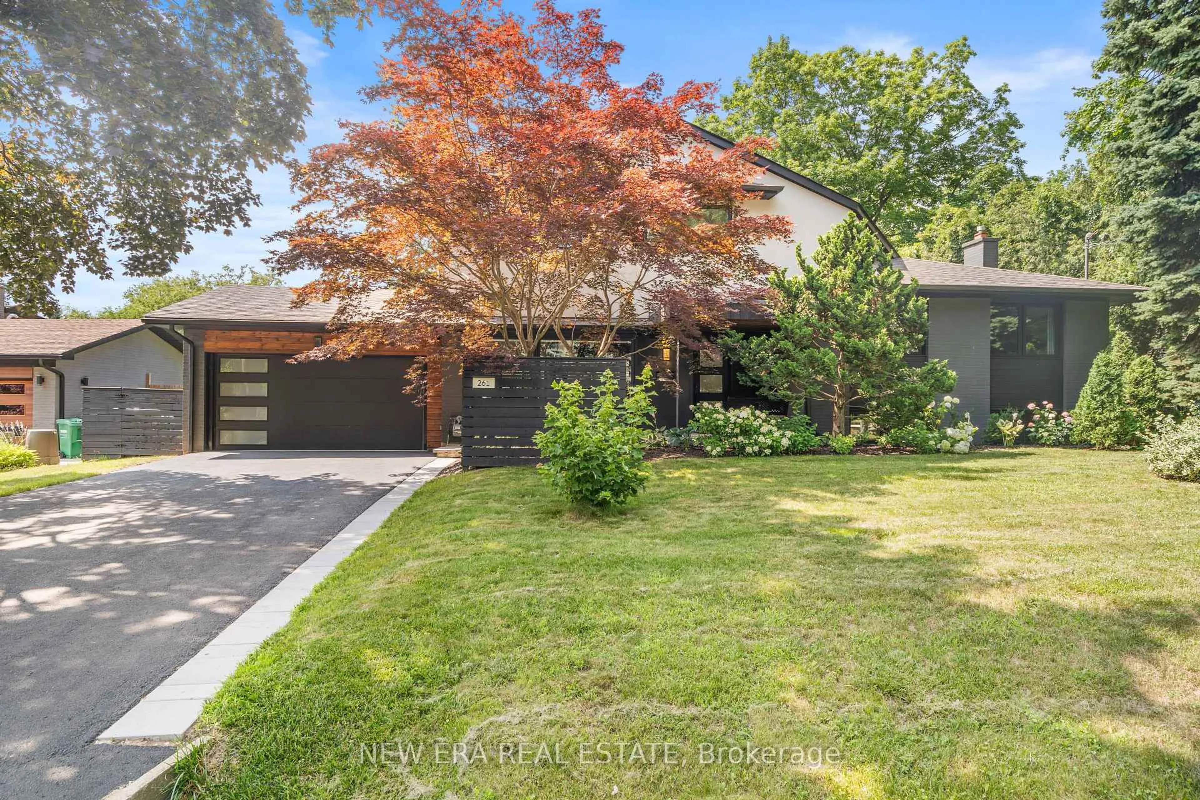Unknown for 261 Pinetree Way, Mississauga Ontario L5G 2R4
