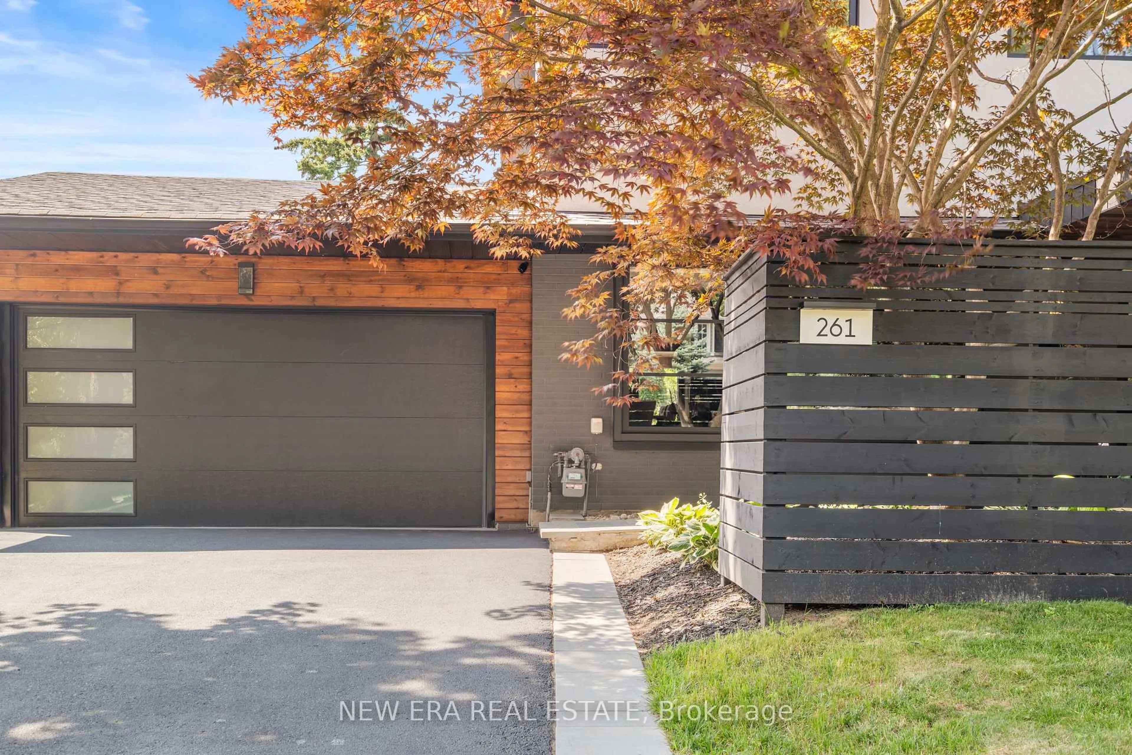 Home with brick exterior material, street for 261 Pinetree Way, Mississauga Ontario L5G 2R4