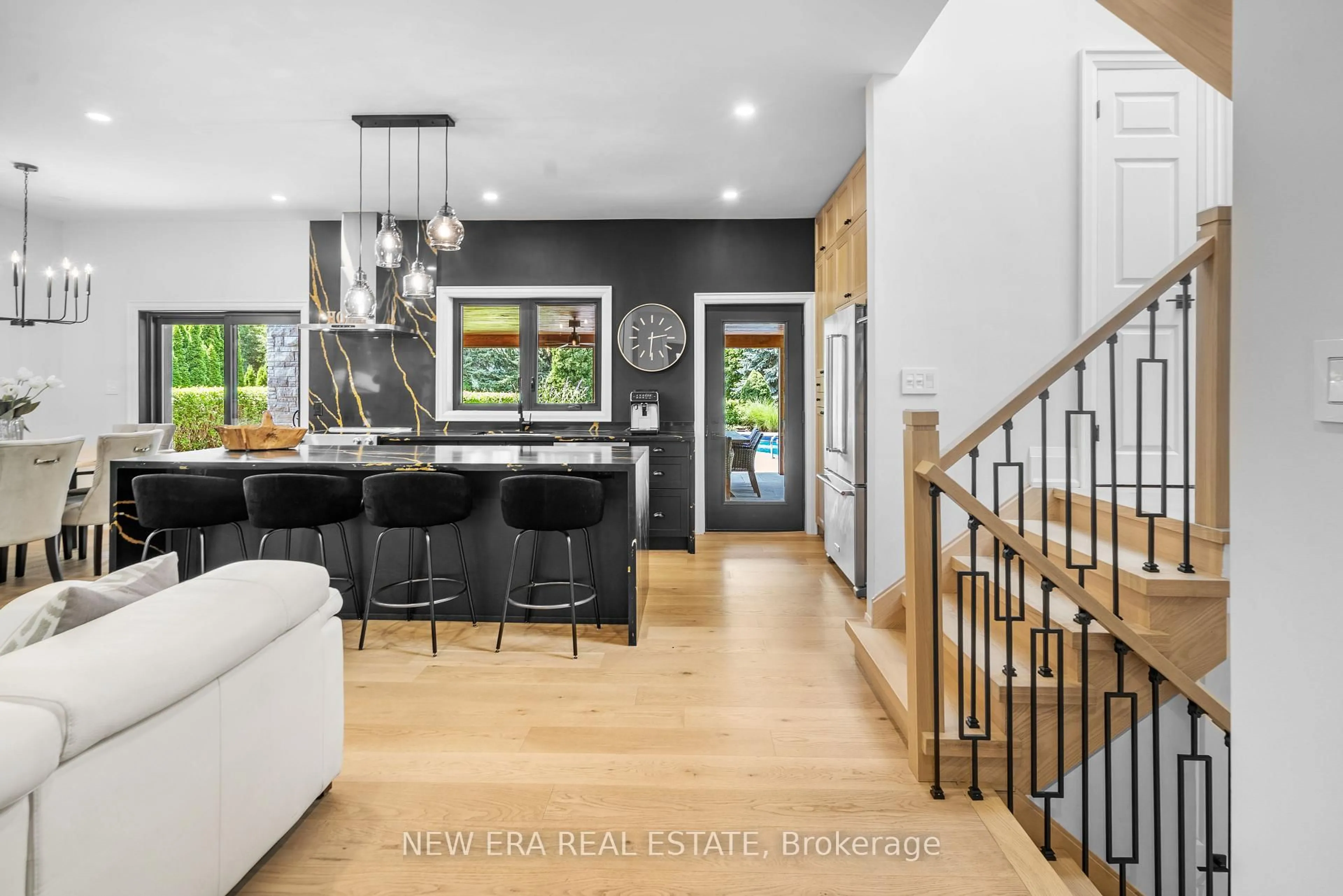 Open concept kitchen, unknown for 261 Pinetree Way, Mississauga Ontario L5G 2R4