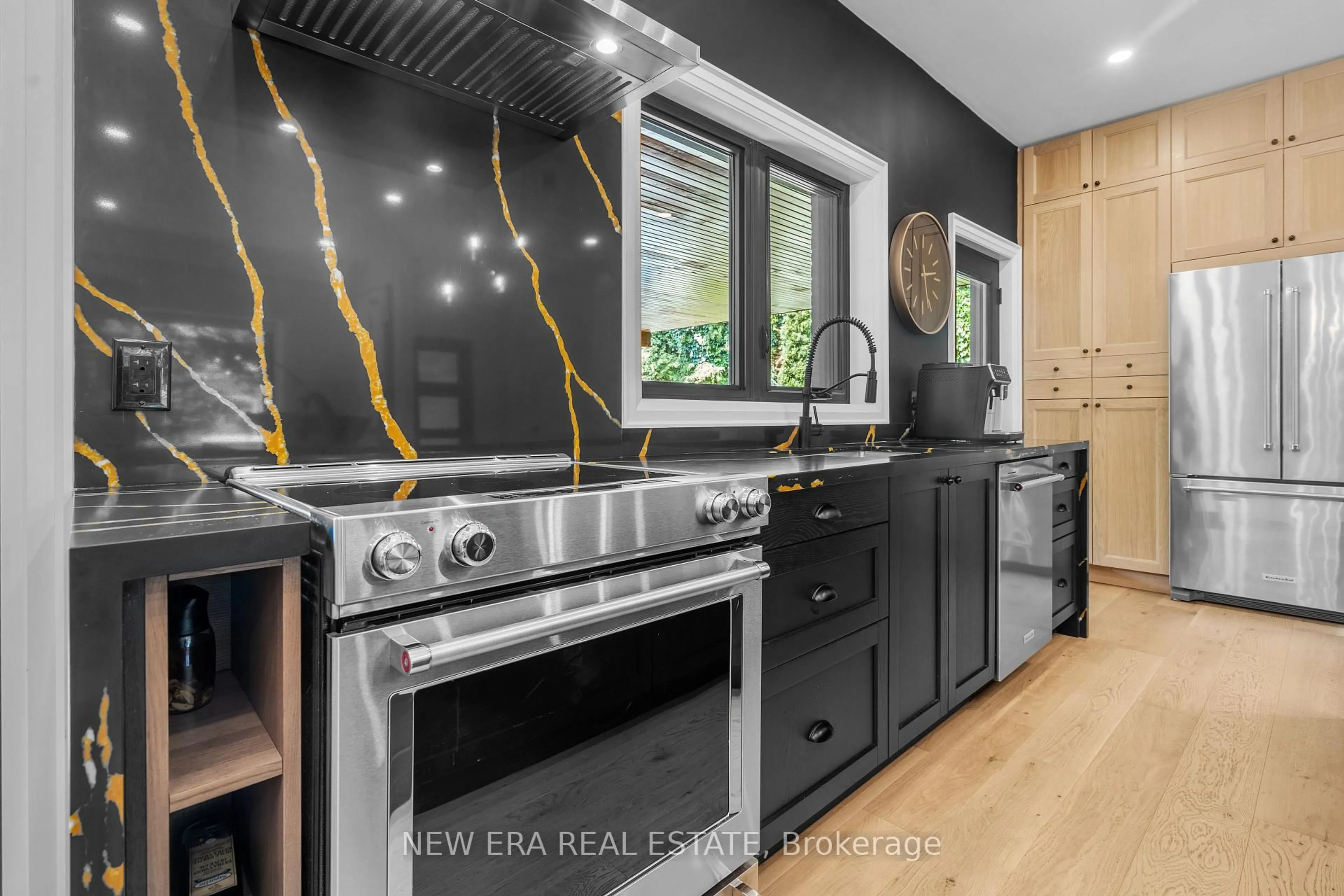Contemporary kitchen, ceramic/tile floor for 261 Pinetree Way, Mississauga Ontario L5G 2R4