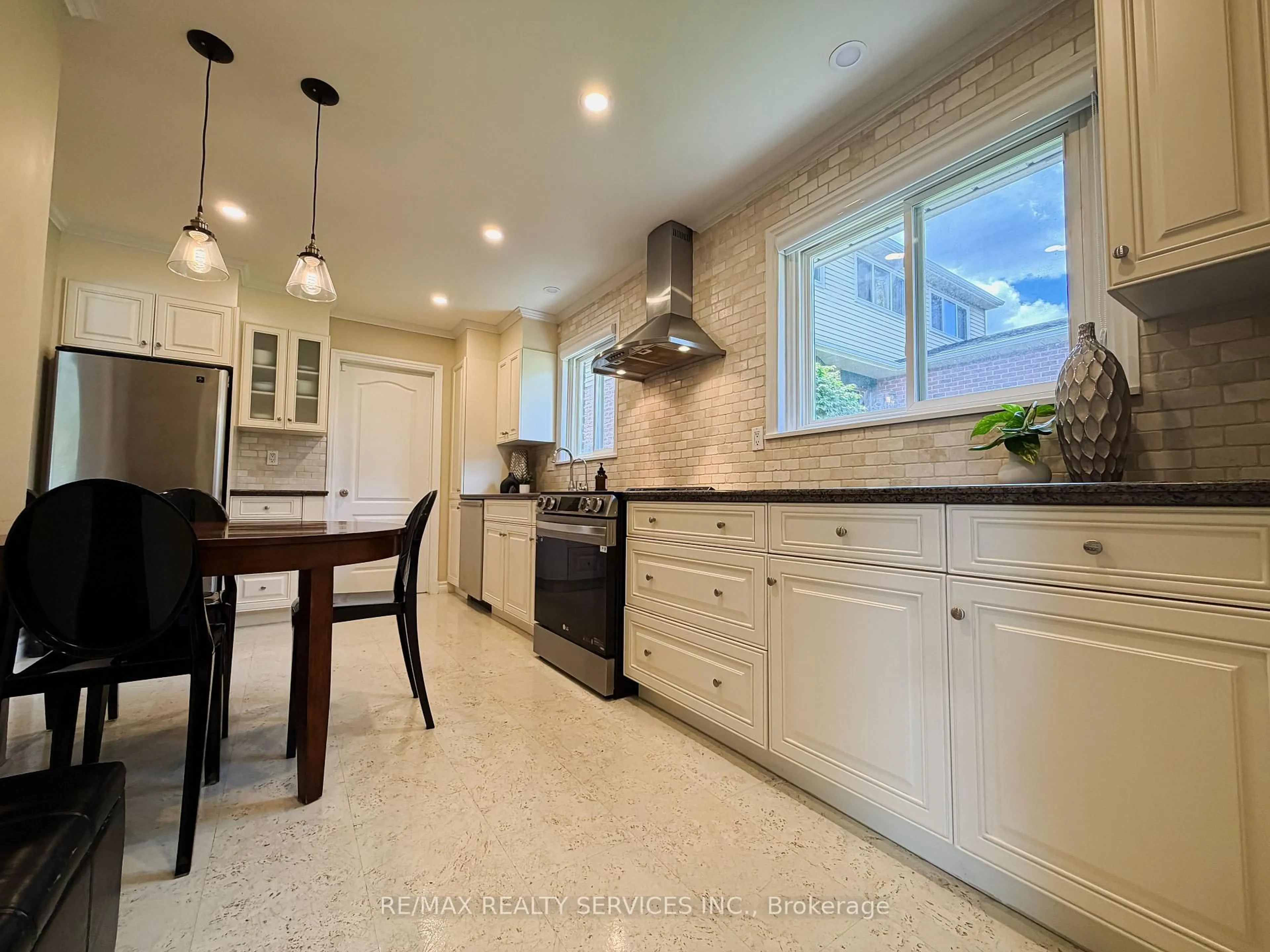 Open concept kitchen, ceramic/tile floor for 238 Laurier Ave, Milton Ontario L9T 3V6