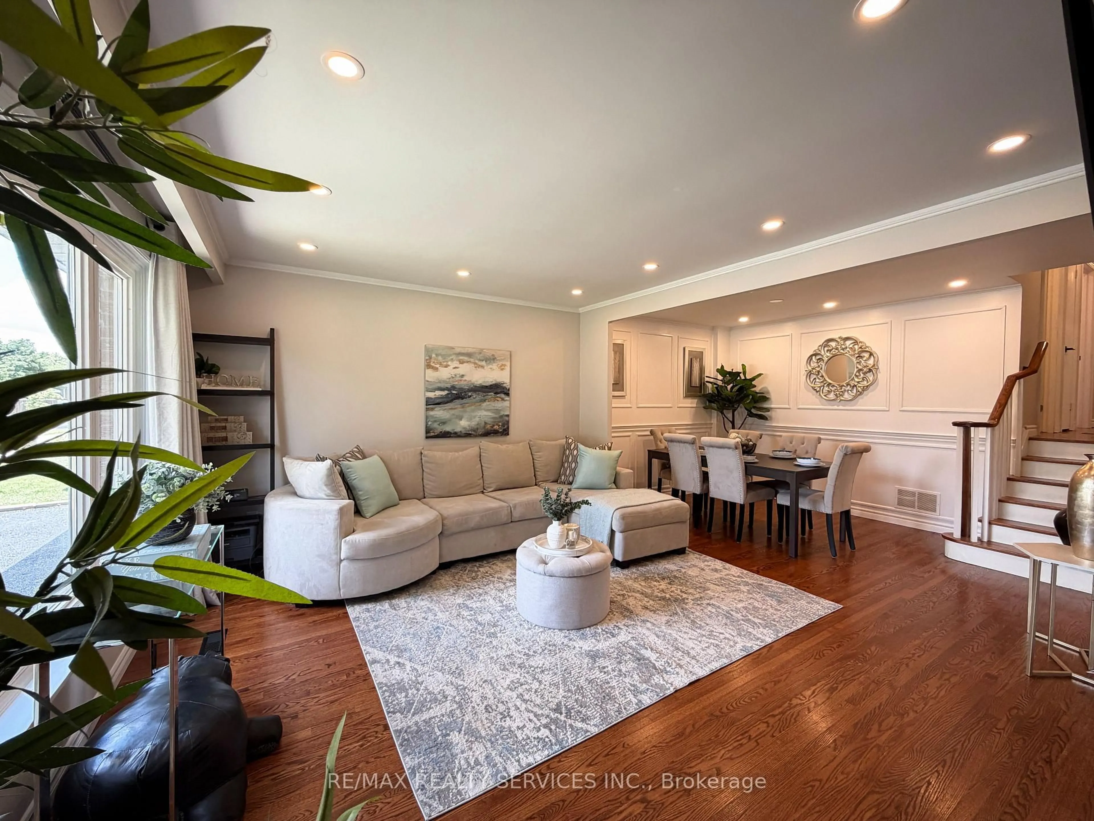 Living room with furniture, wood/laminate floor for 238 Laurier Ave, Milton Ontario L9T 3V6
