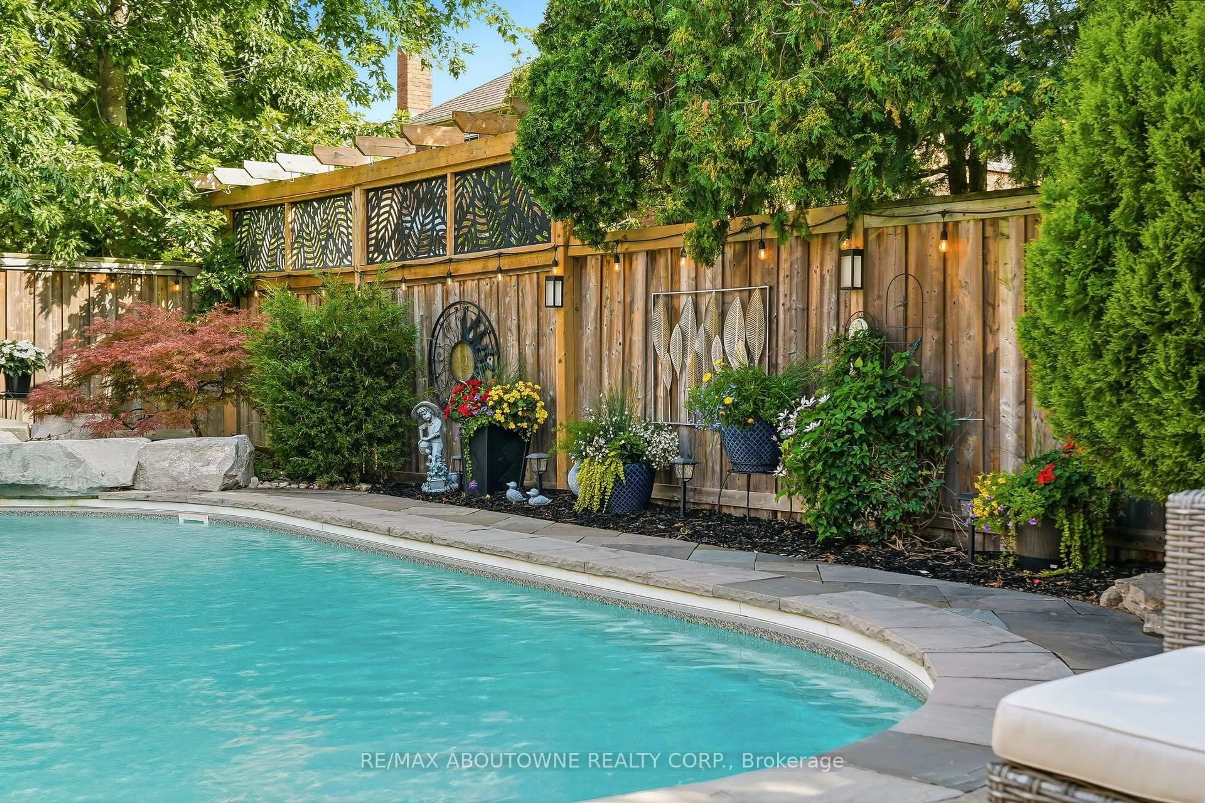 Pool for 89 Waldie Rd, Oakville Ontario L6L 6G5